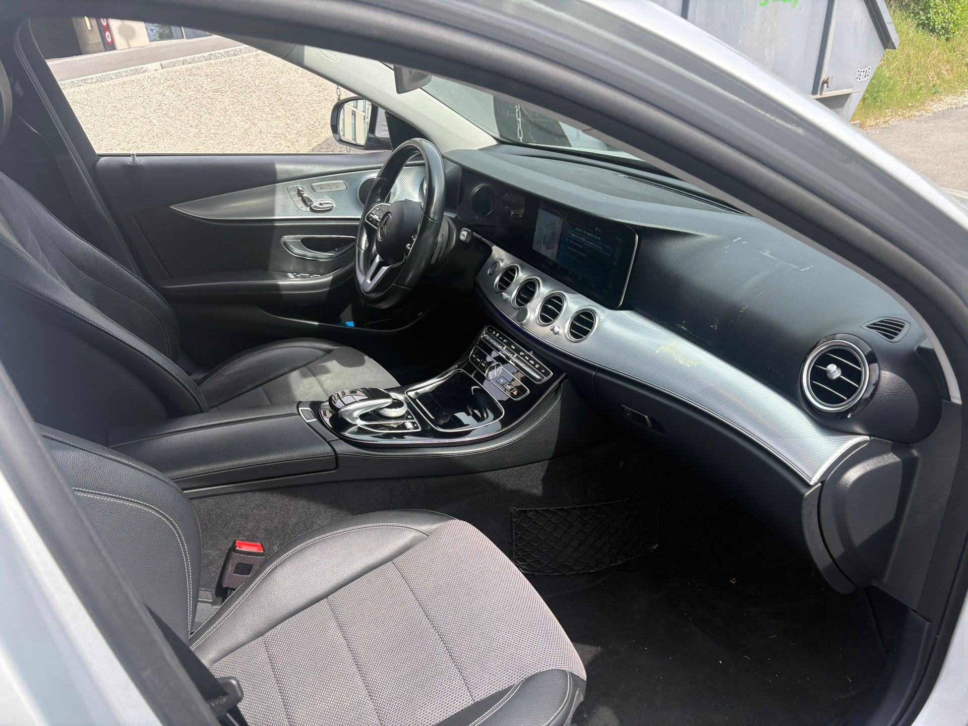 MERCEDES-BENZ E 200 Avantgarde 4Matic 9G-Tronic-image-3