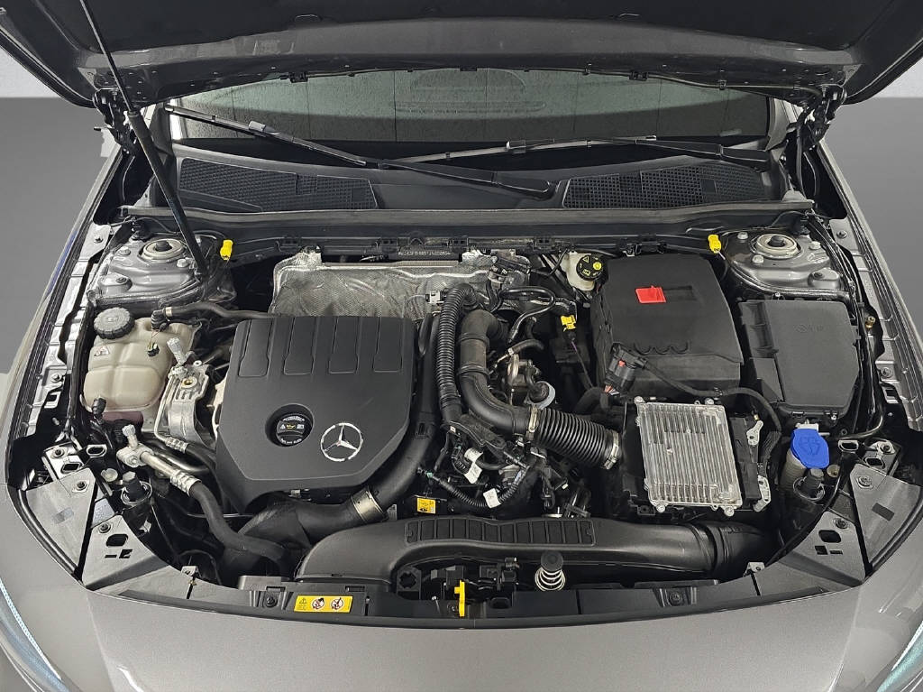 MERCEDES-BENZ A 200 Progressive-image-8