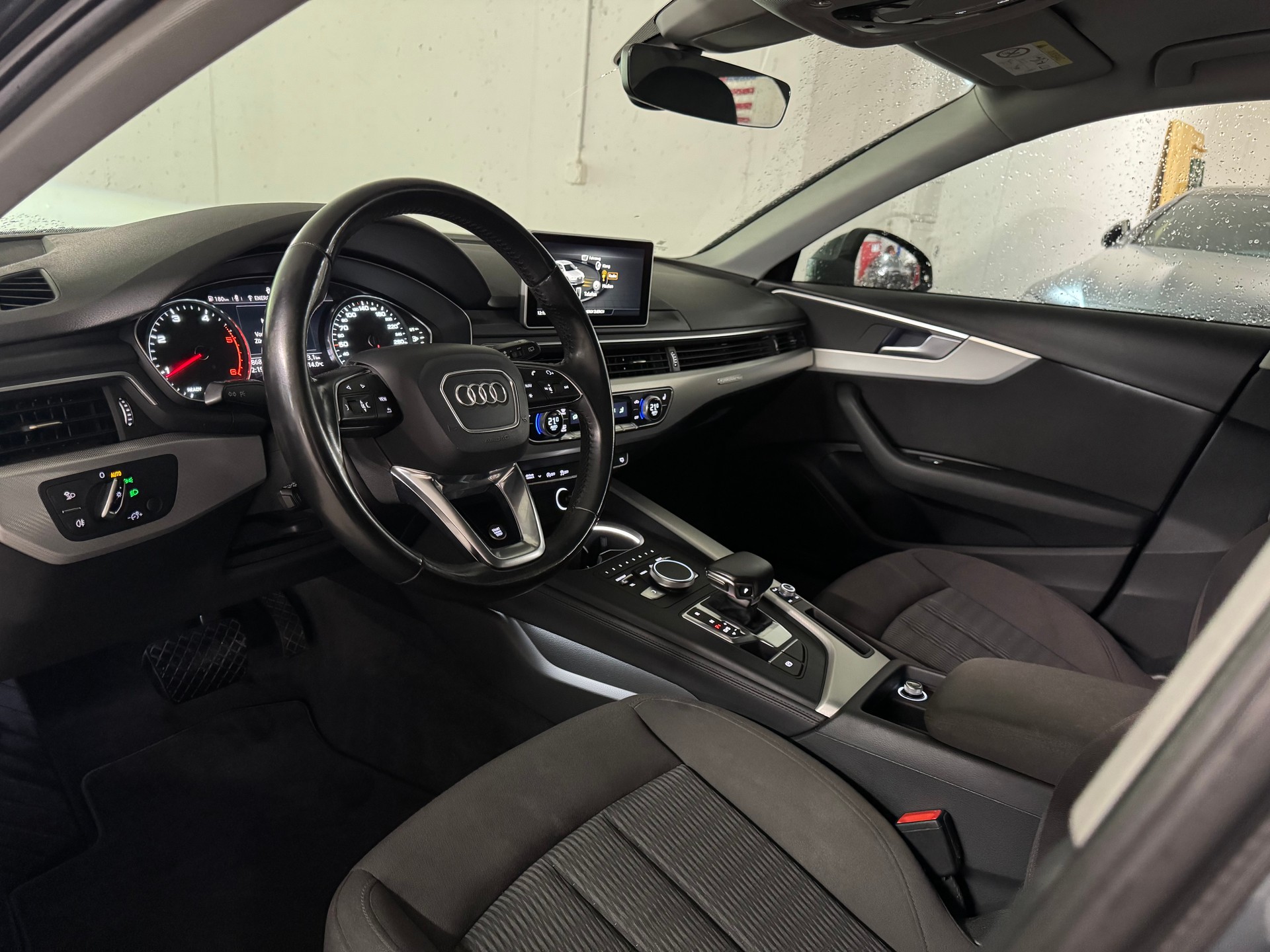 AUDI A4 Avant 2.0 TDI Design quattro S-tronic mit AHK-image-9