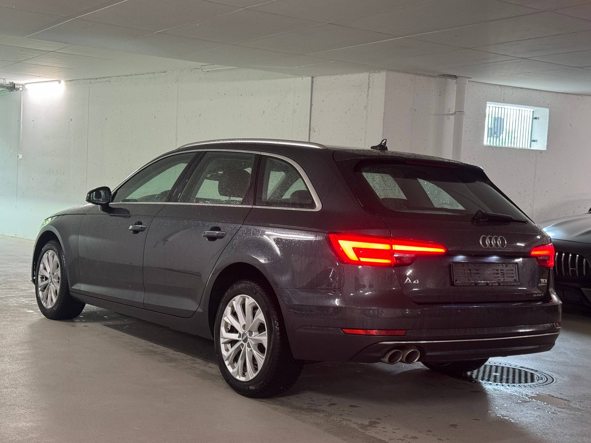 AUDI A4 Avant 2.0 TDI Design quattro S-tronic mit AHK-image-4