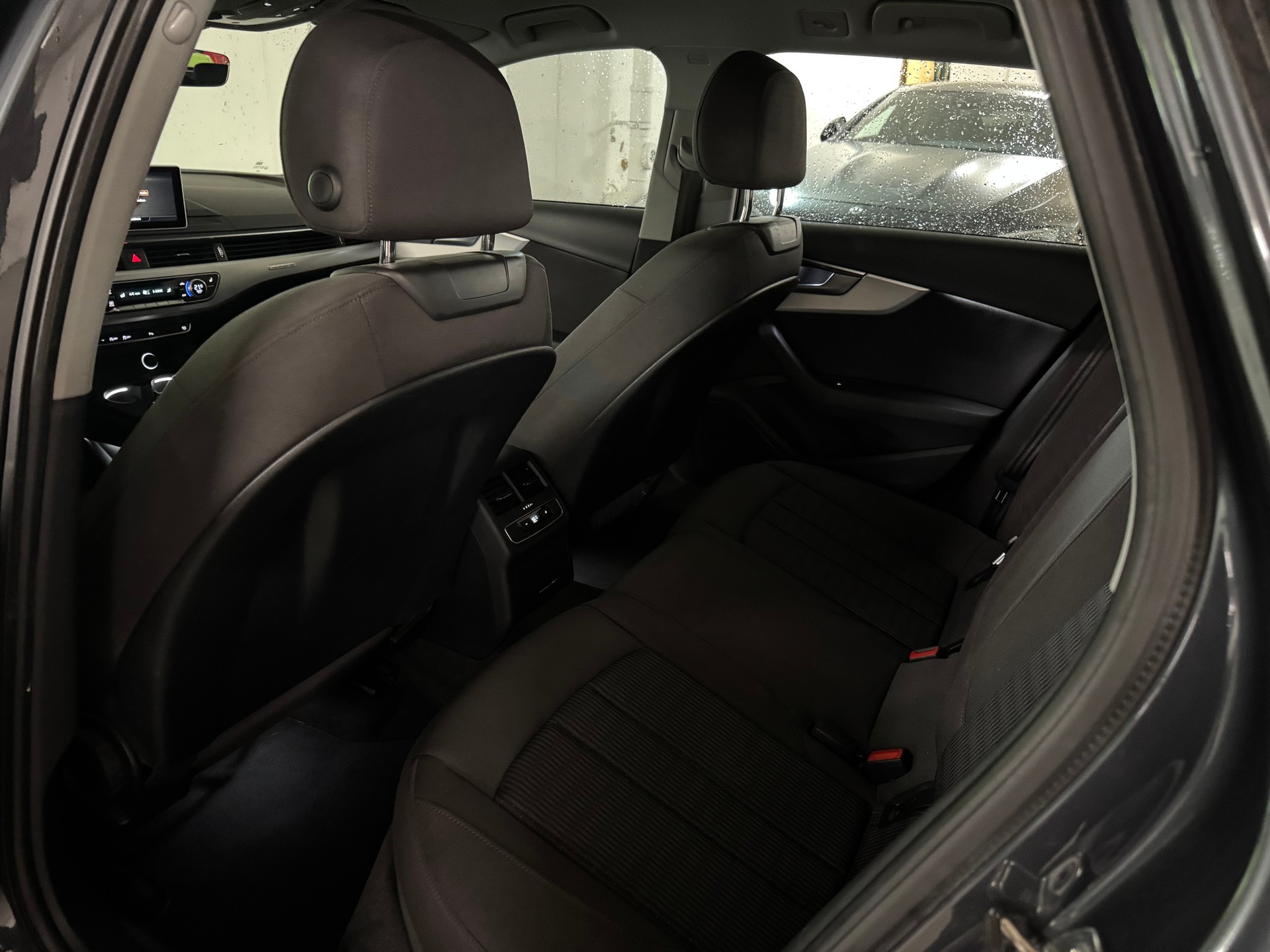 AUDI A4 Avant 2.0 TDI Design quattro S-tronic mit AHK-image-15