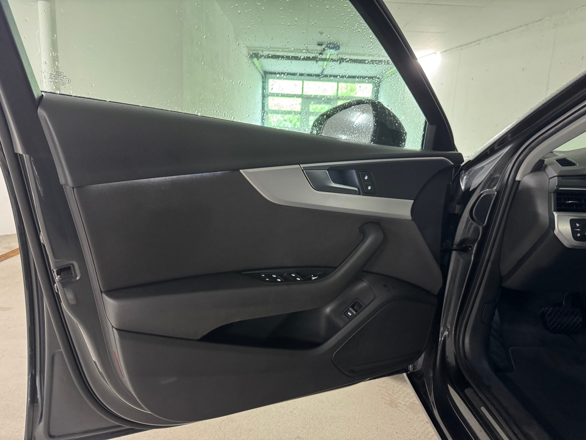 AUDI A4 Avant 2.0 TDI Design quattro S-tronic mit AHK-image-14