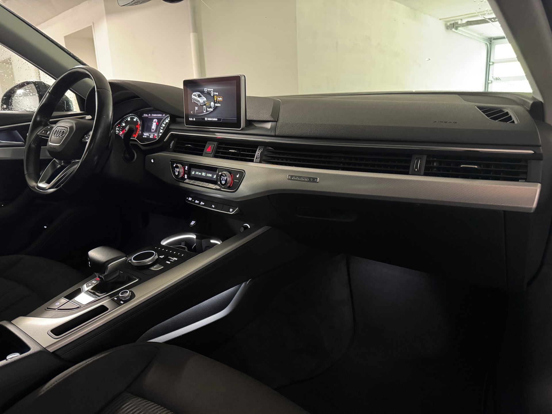 AUDI A4 Avant 2.0 TDI Design quattro S-tronic mit AHK-image-13
