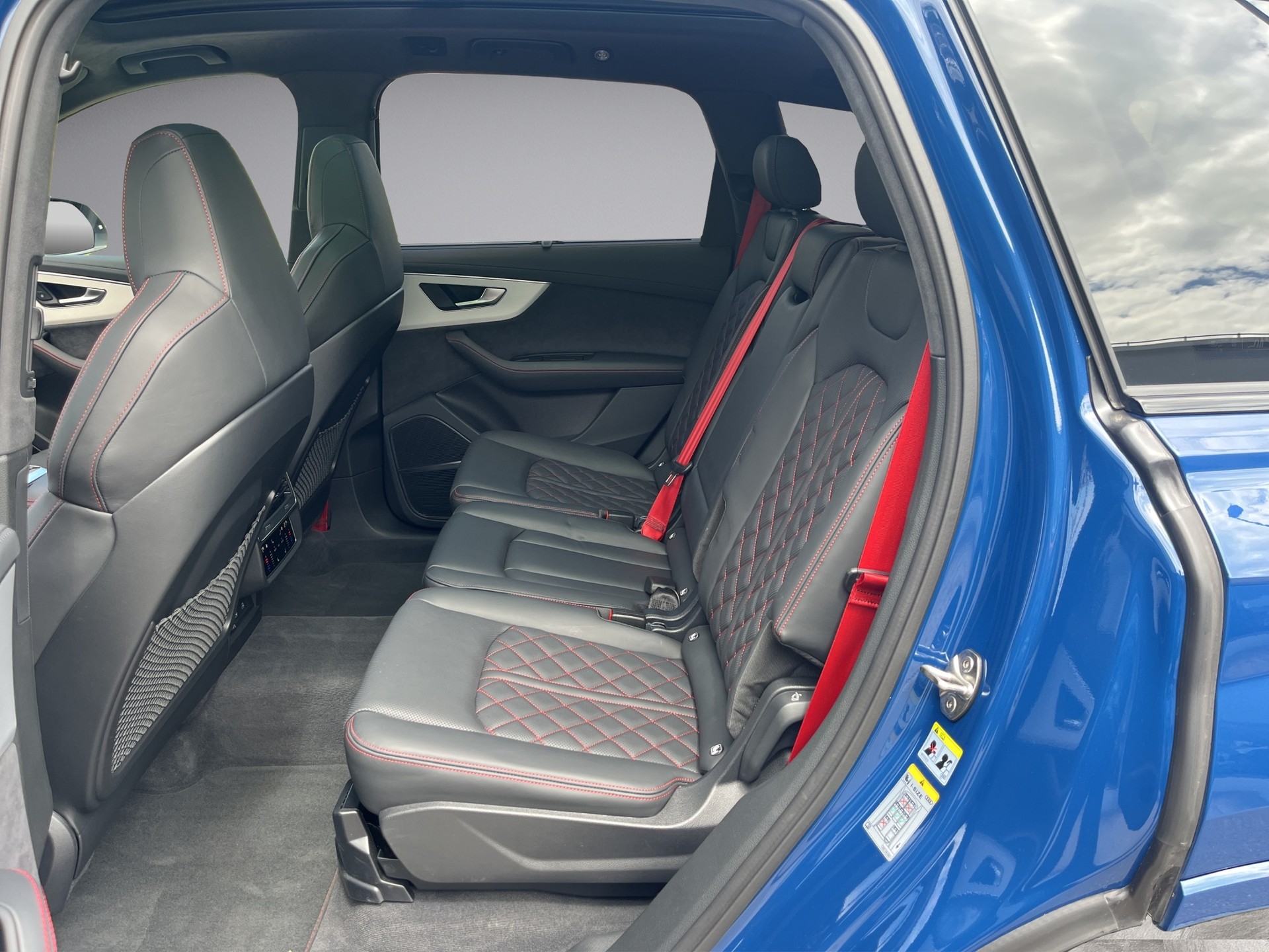 AUDI Q7 SUV TFSI qu.250 kW S line tiptr. *7-Plätzer,Vollausstattung NP Fr. 162'820.--*-image-11