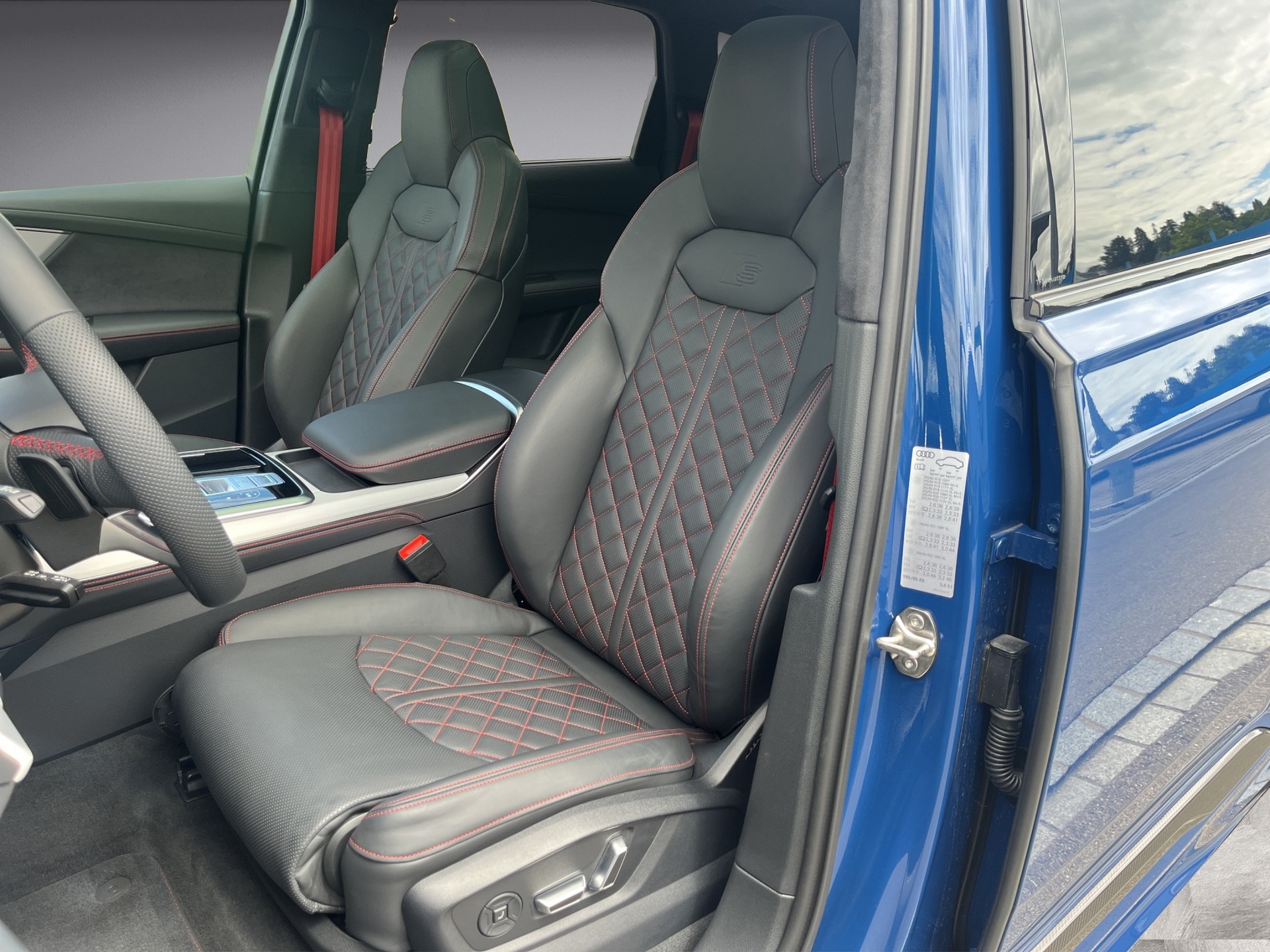 AUDI Q7 SUV TFSI qu.250 kW S line tiptr. *7-Plätzer,Vollausstattung NP Fr. 162'820.--*-image-10