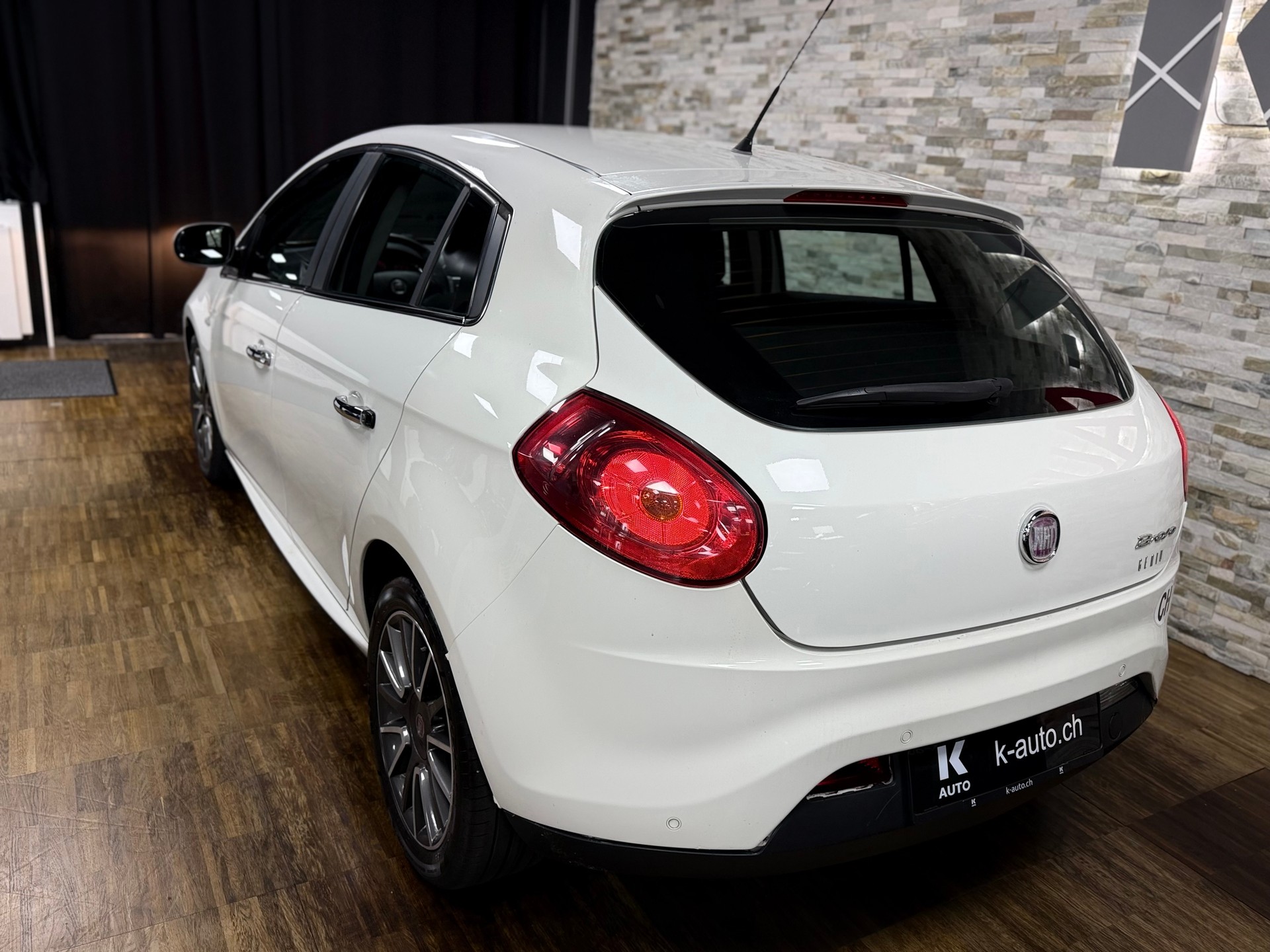 FIAT Bravo 1.4 16V Turbo Genius-showroom-element-1