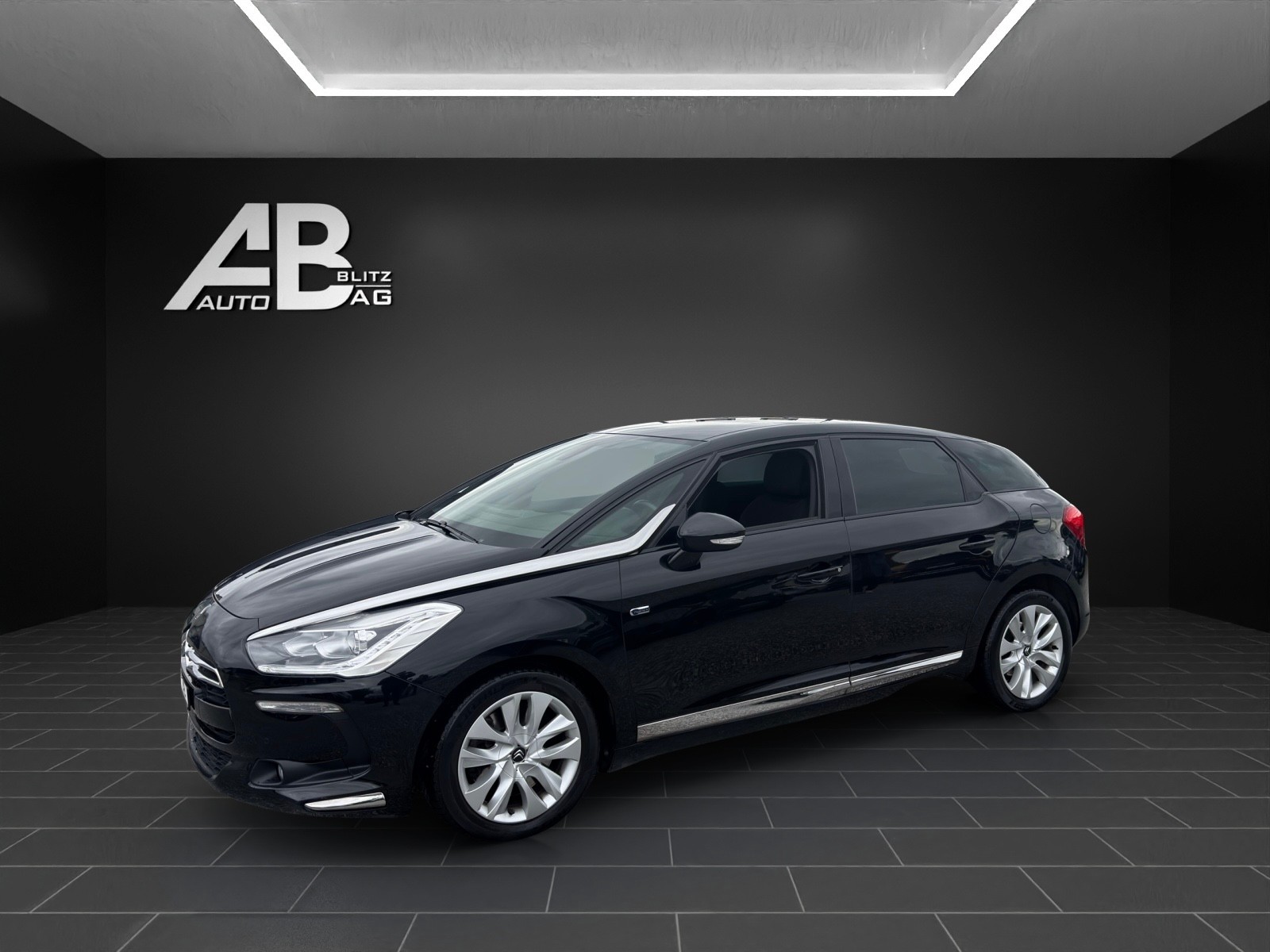 DS AUTOMOBILES DS5 HYbrid4 200 SO Chic EGS6-showroom-element-1
