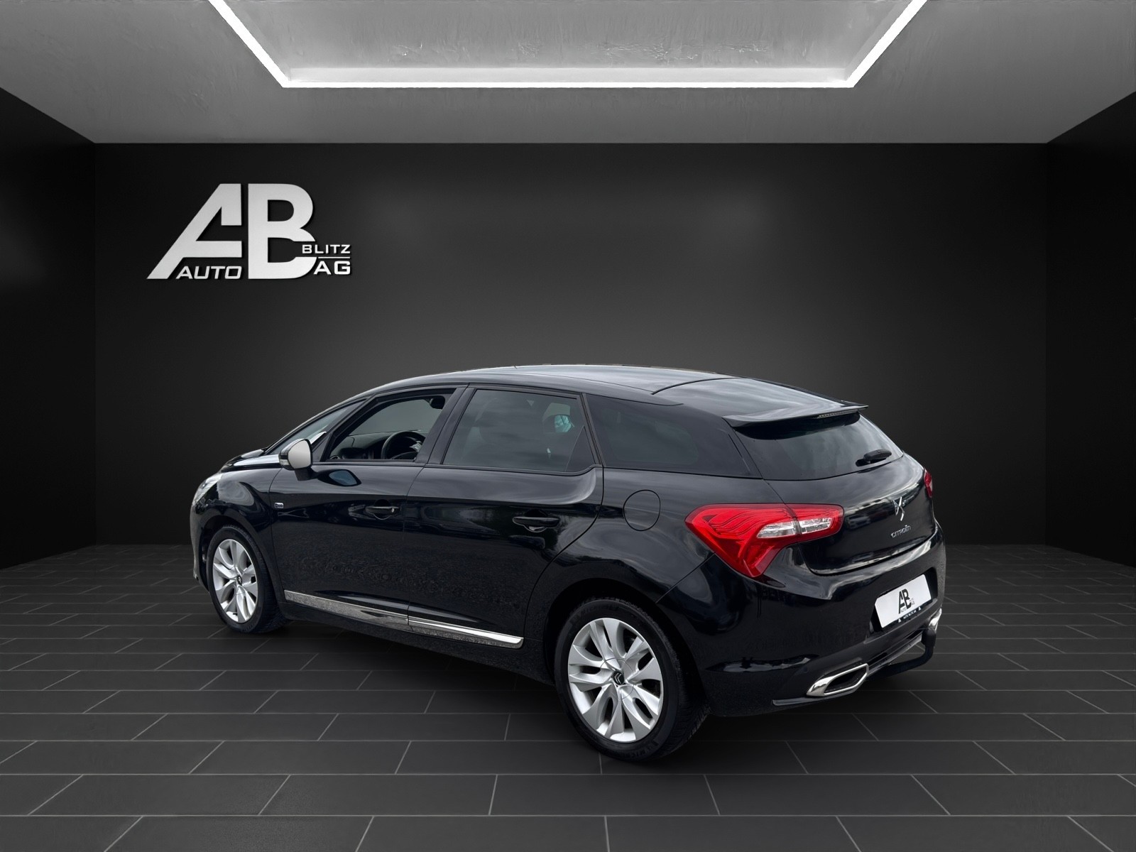 DS AUTOMOBILES DS5 HYbrid4 200 SO Chic EGS6-showroom-element-2