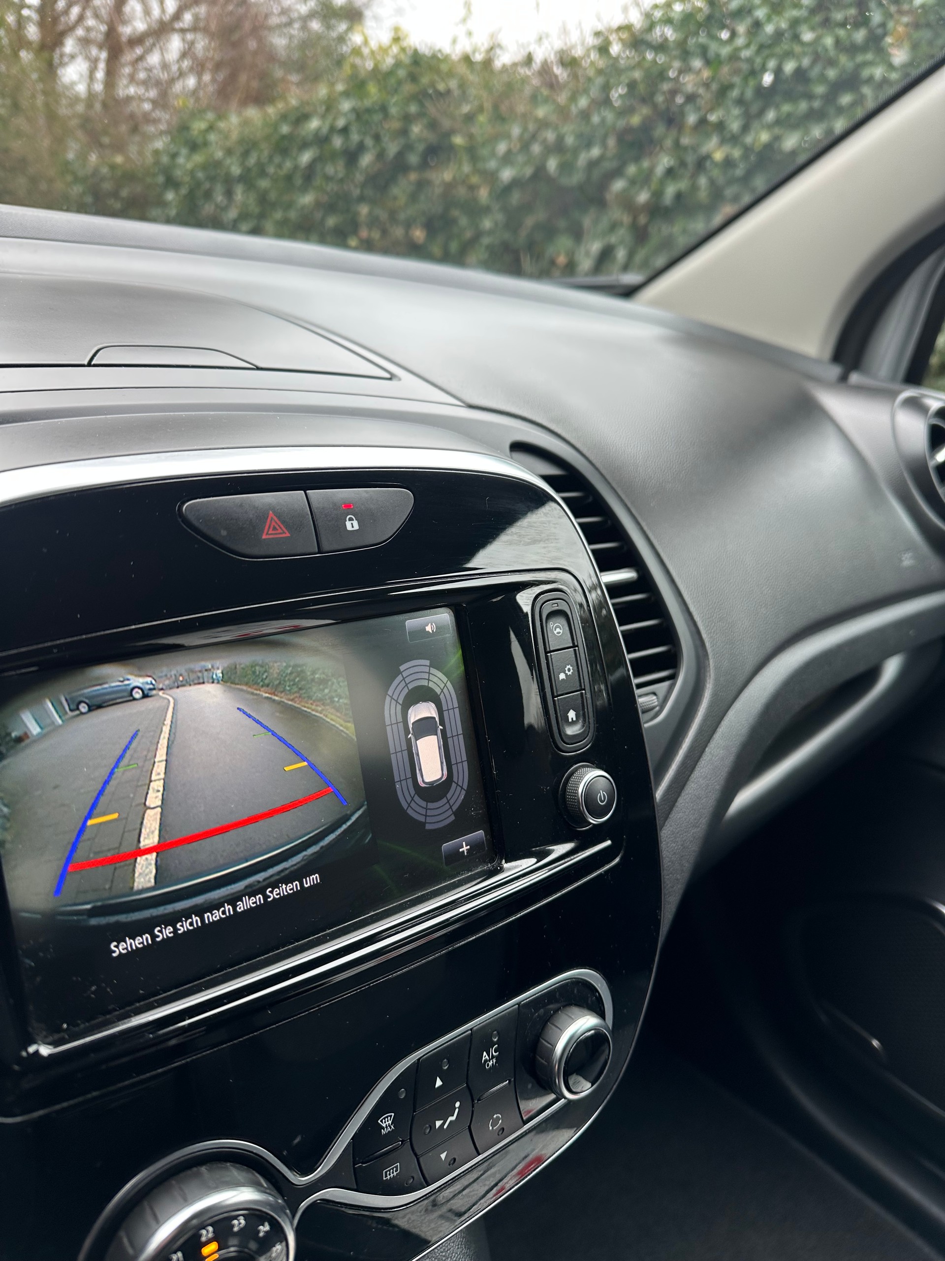 RENAULT Captur 1.2 T 16V 90th Anniversary EDC-image-10