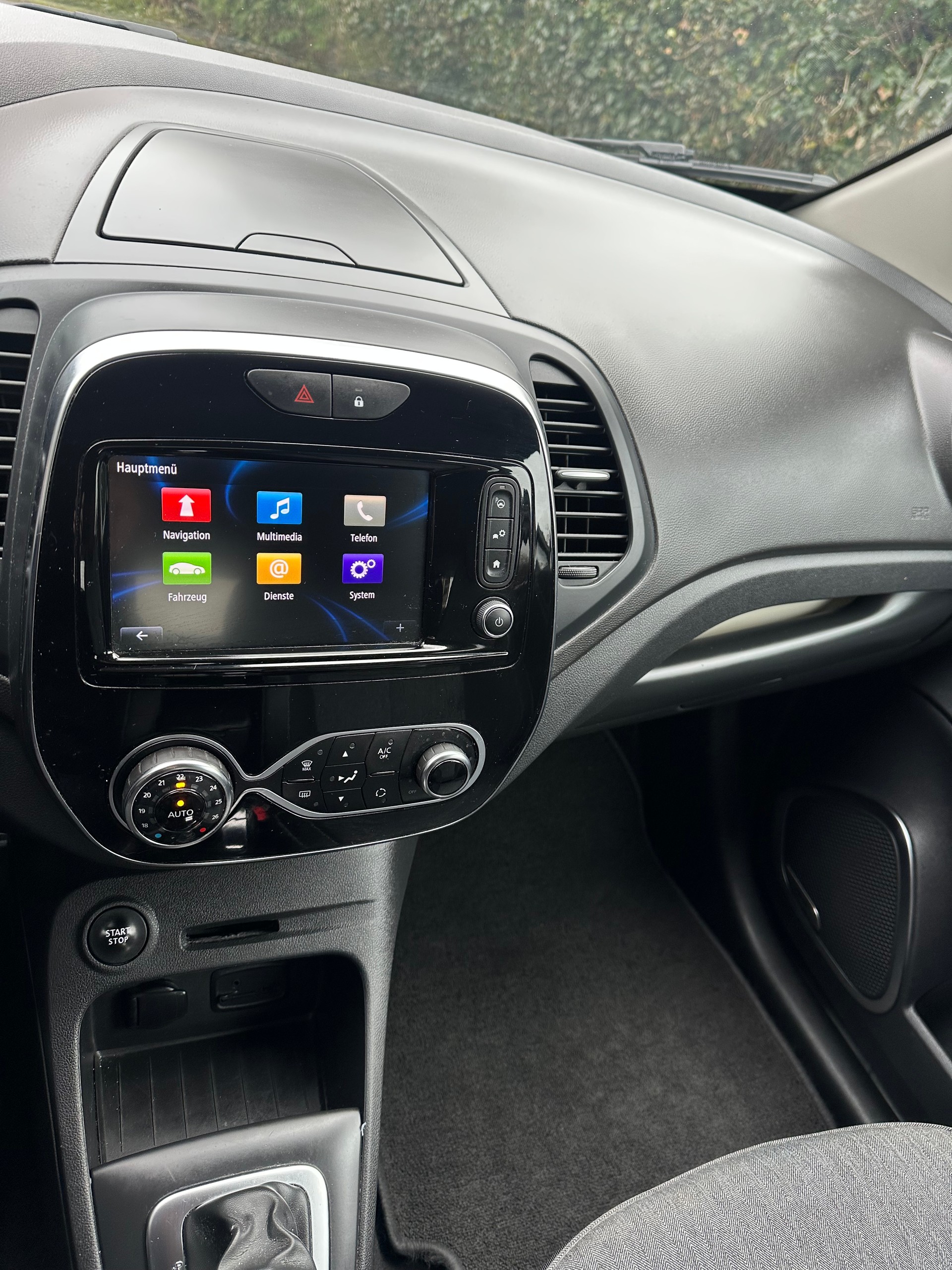 RENAULT Captur 1.2 T 16V 90th Anniversary EDC-image-7
