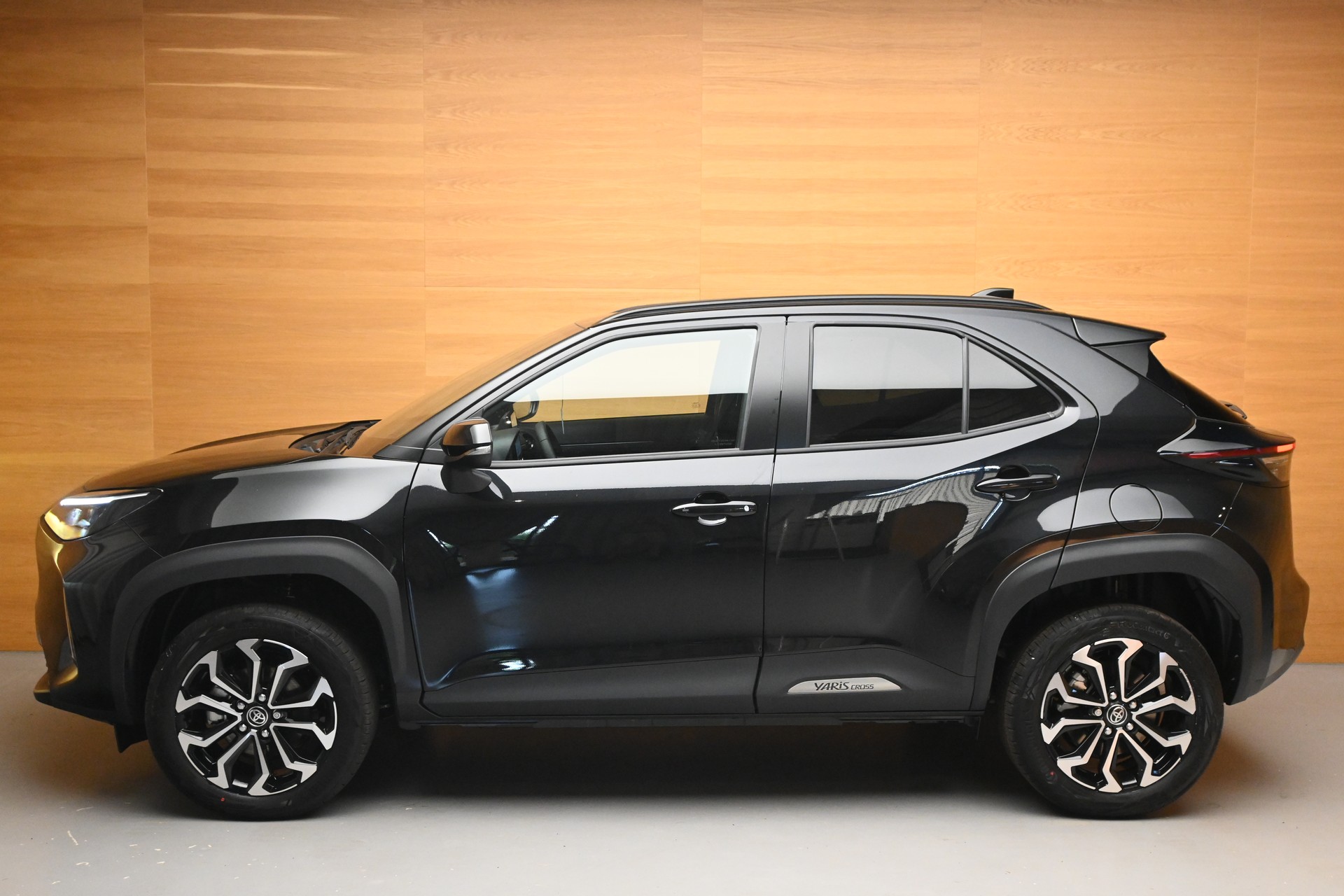 TOYOTA Yaris Cross 1.5 HEV Style-showroom-element-3