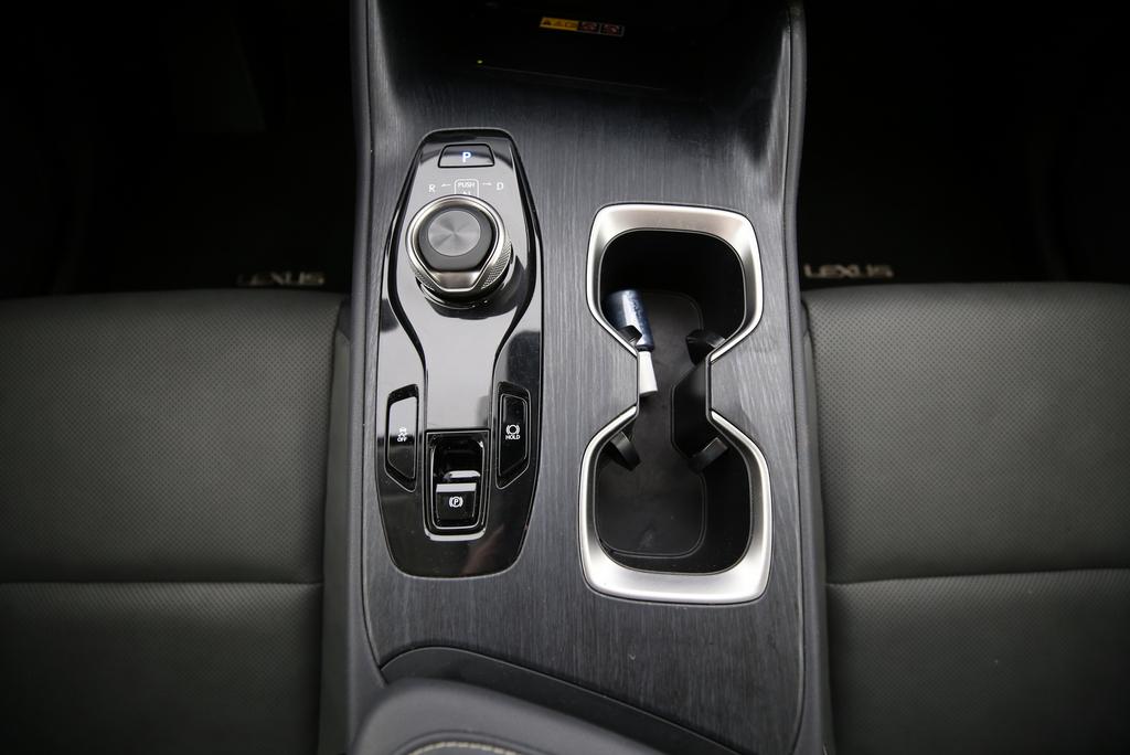 LEXUS RZ 450e Comfort-image-9