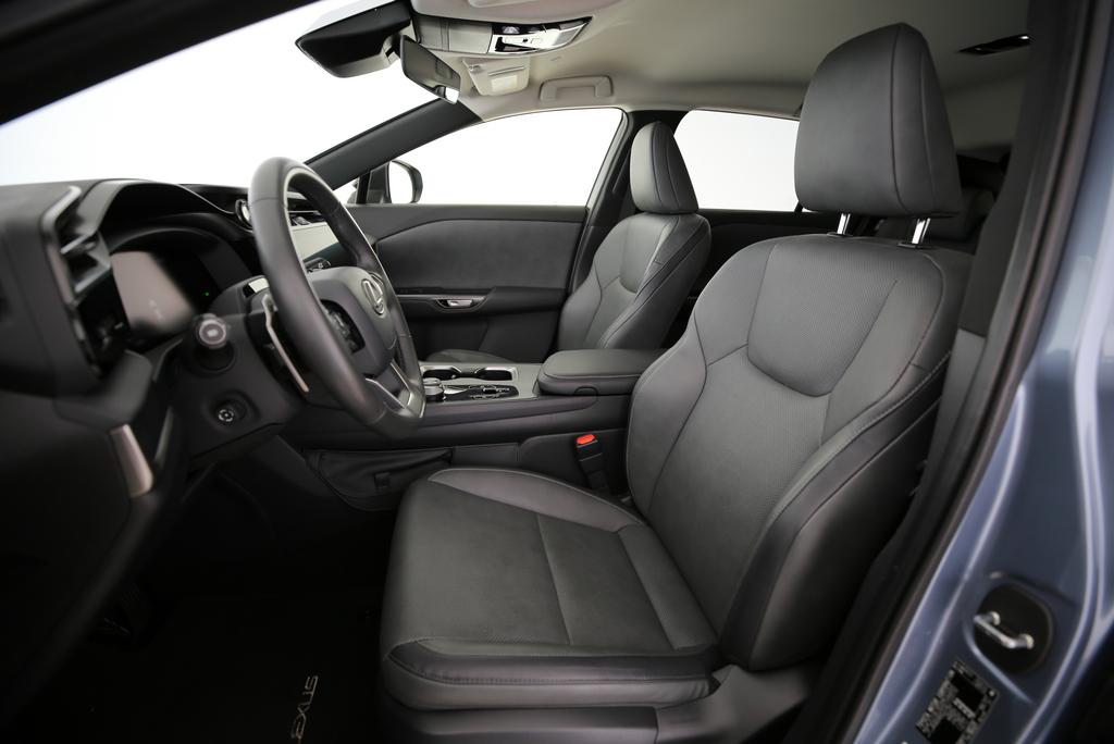 LEXUS RZ 450e Comfort-showroom-element-3