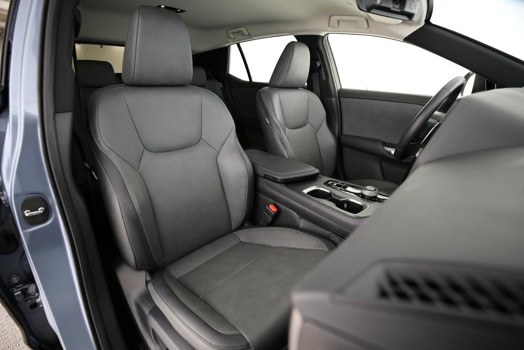LEXUS RZ 450e Comfort-image-10