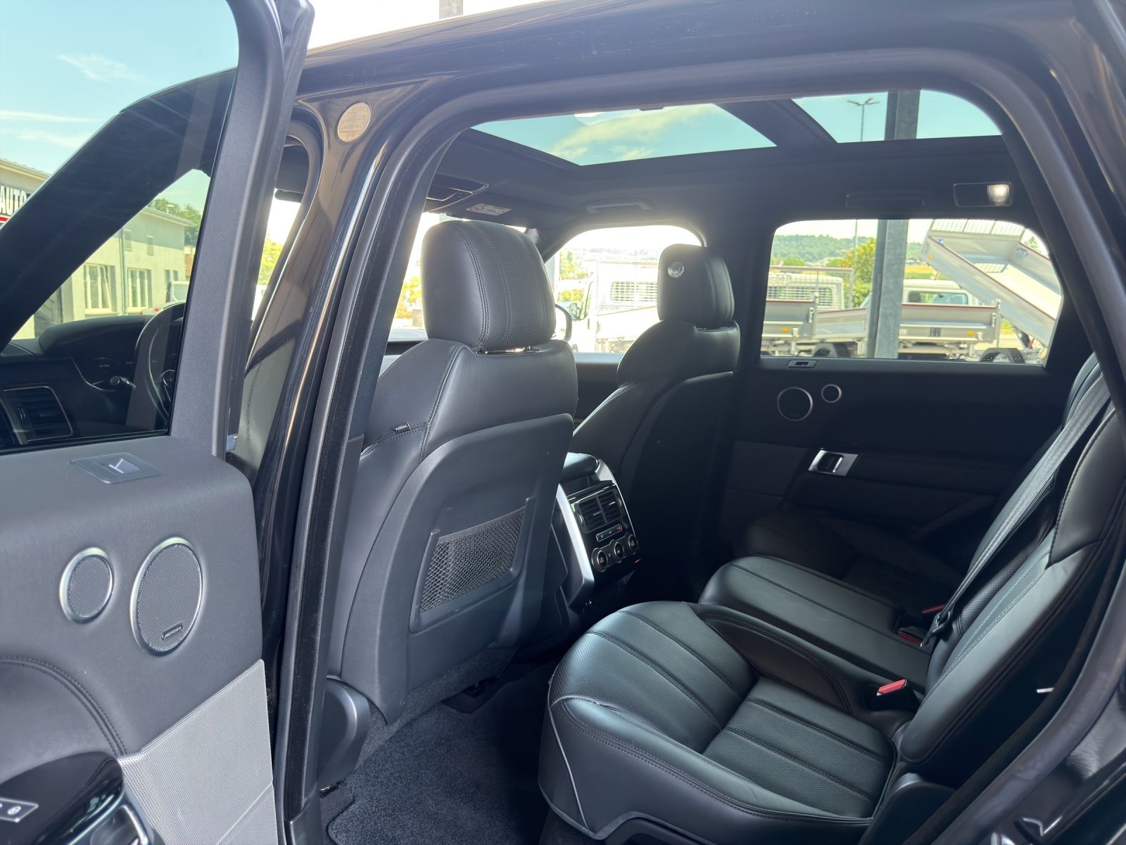 LAND ROVER Range Rover Sport 3.0 SDV6 Autobiography Automatic-image-24