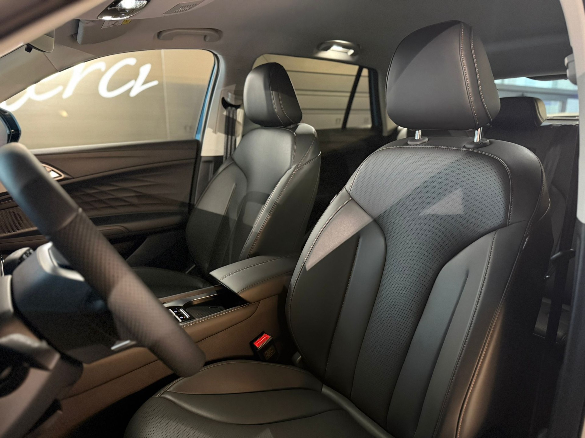 MG HS 1.5 T HEV Luxury-showroom-element-3