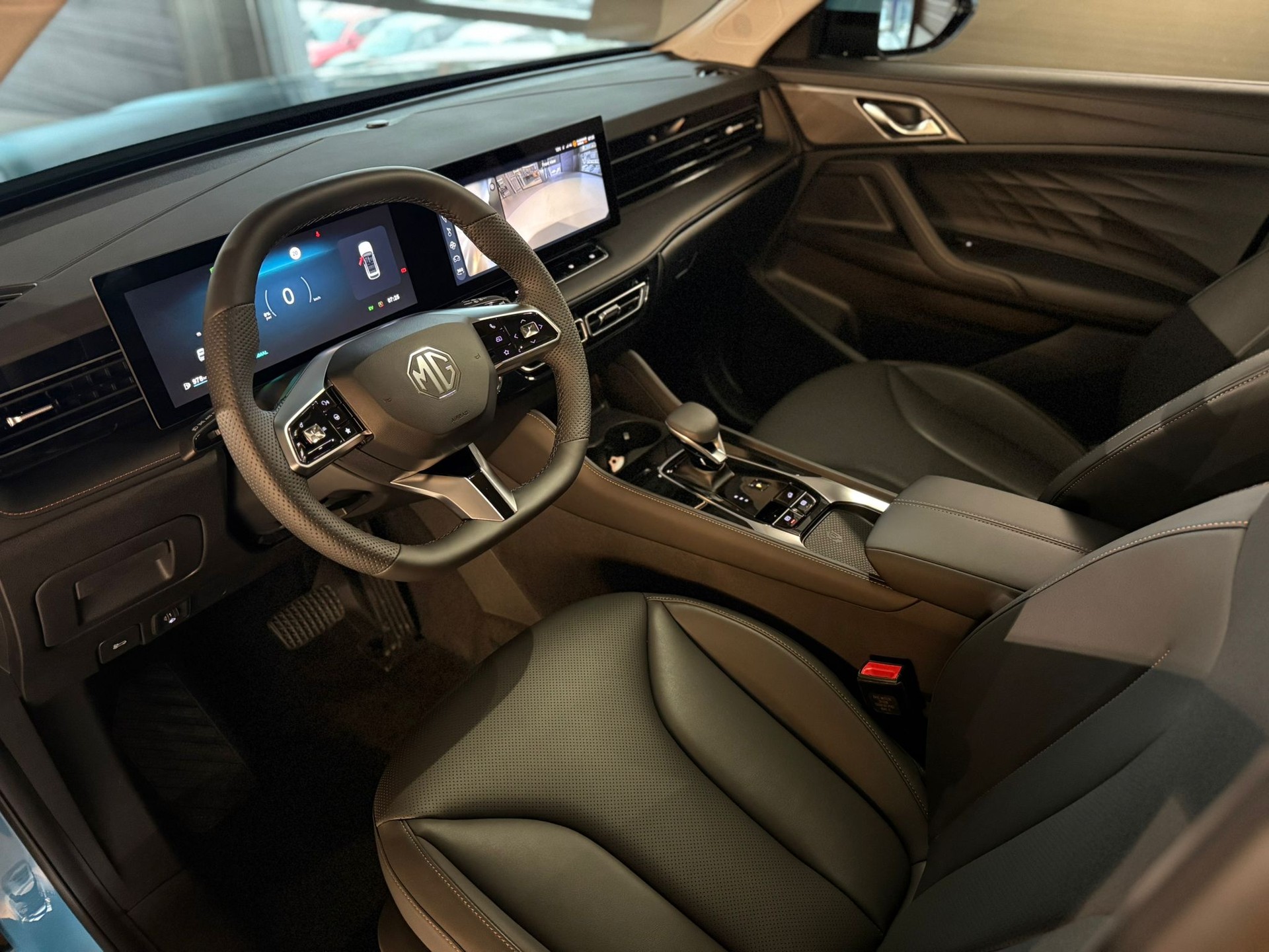 MG HS 1.5 T HEV Luxury-image-6