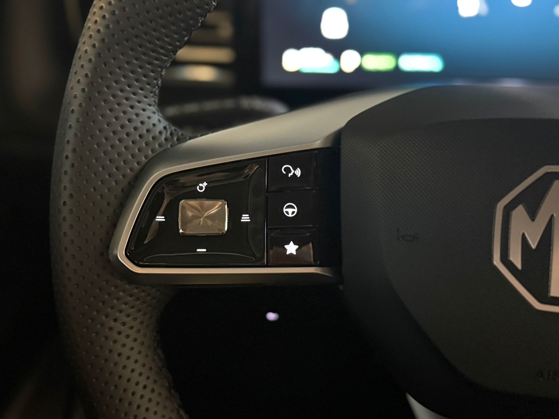 MG HS 1.5 T HEV Luxury-image-9