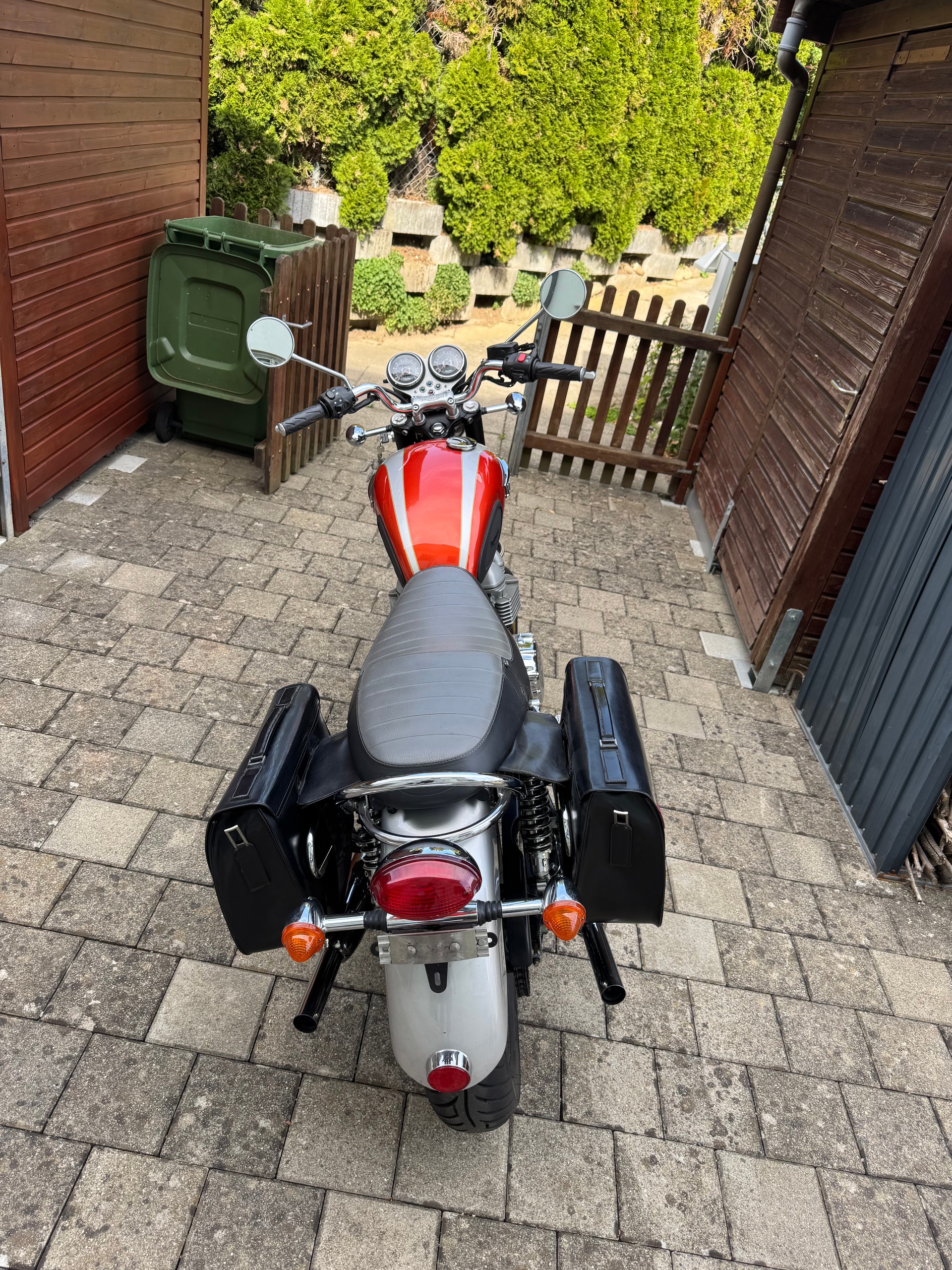 TRIUMPH Bonneville 900 T100-image-6