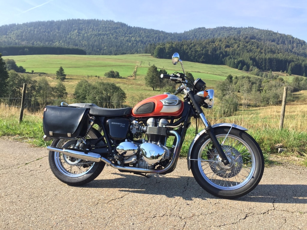 TRIUMPH Bonneville 900 T100-image-1