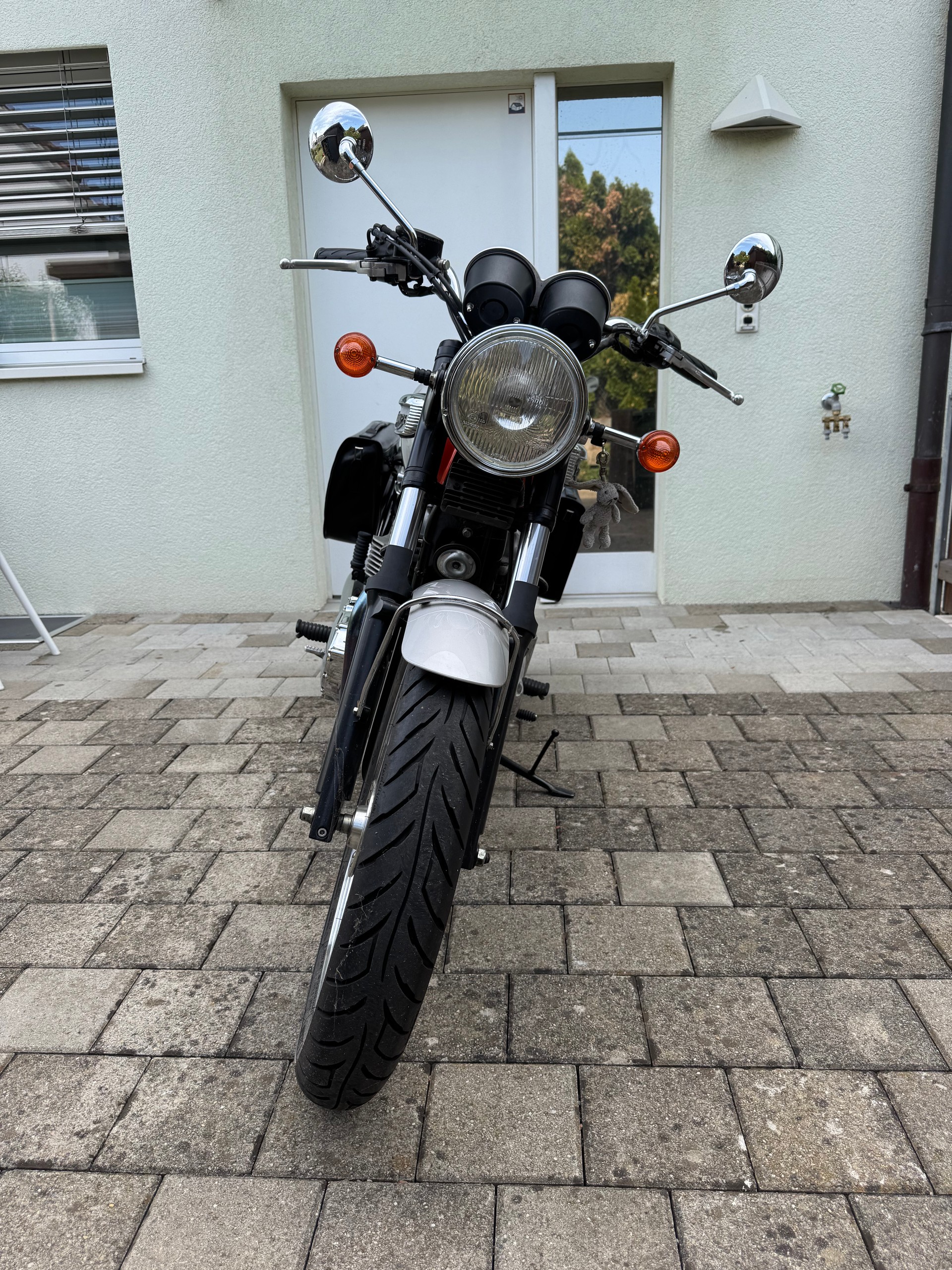TRIUMPH Bonneville 900 T100-image-3