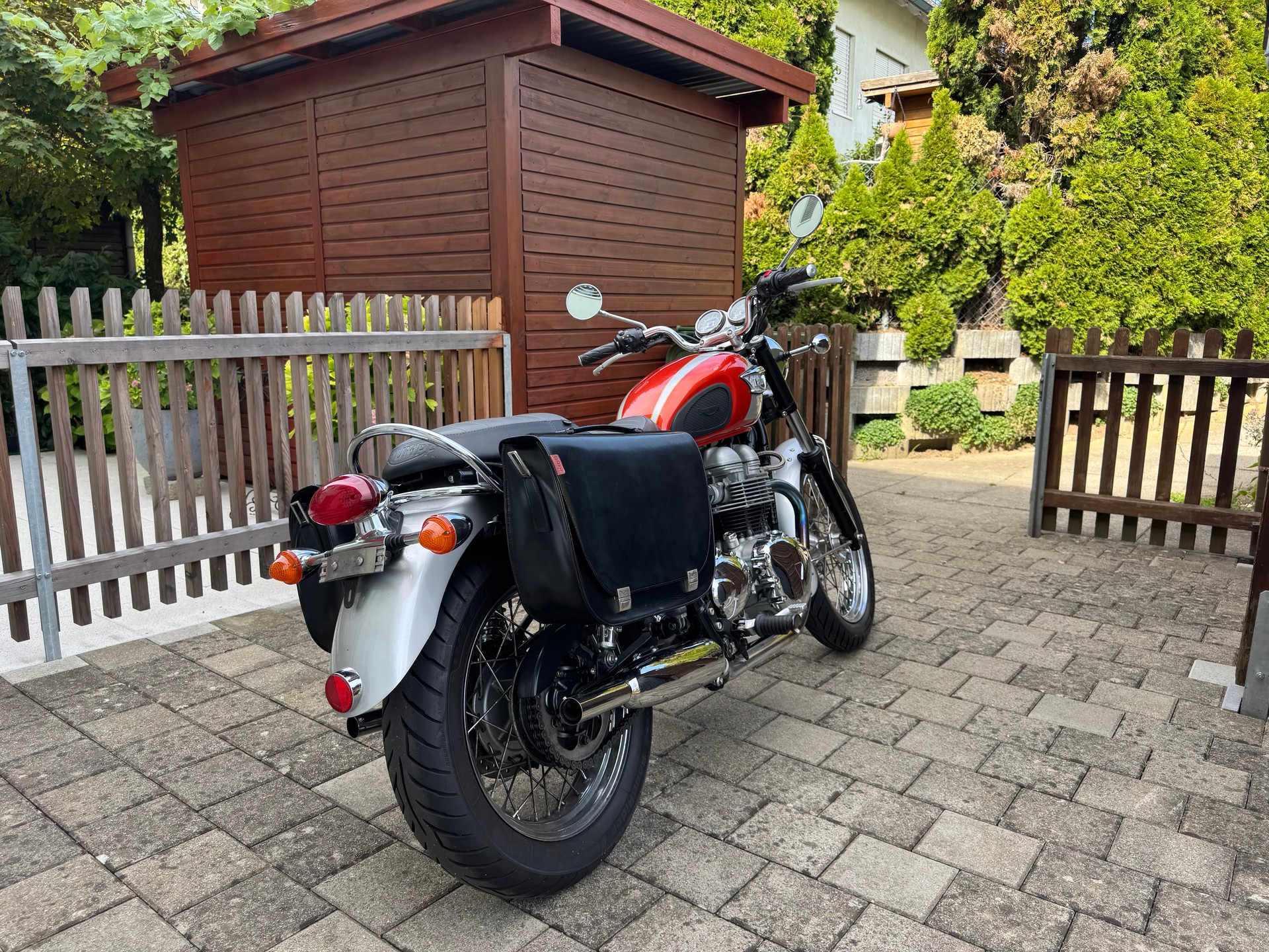 TRIUMPH Bonneville 900 T100-image-5
