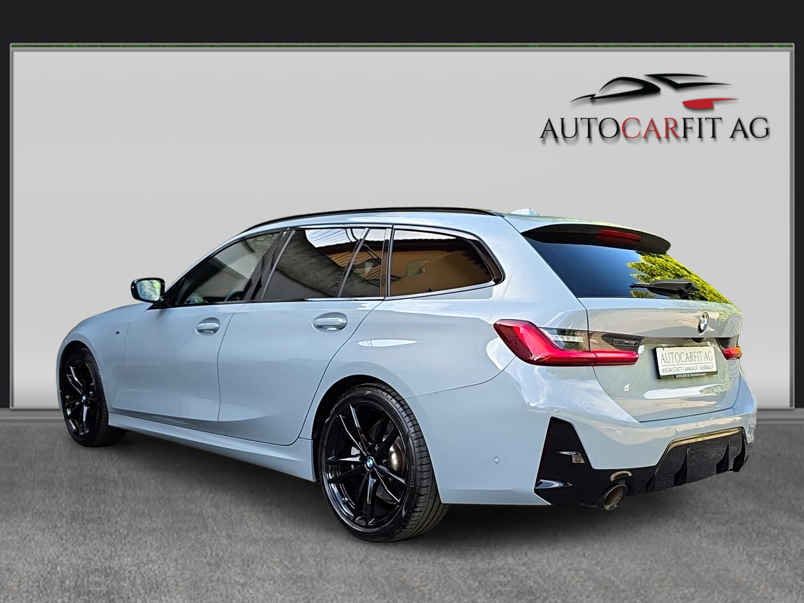 BMW 330i Touring xDrive Steptronic M Sport-showroom-element-3