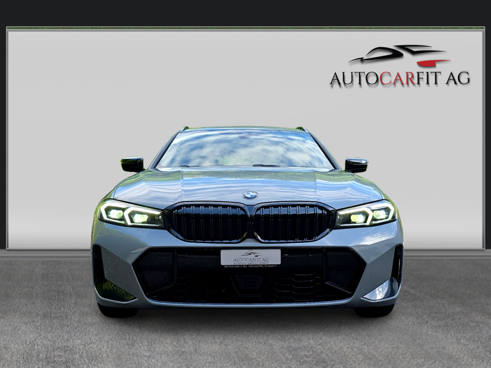 BMW 330i Touring xDrive Steptronic M Sport-showroom-element-1