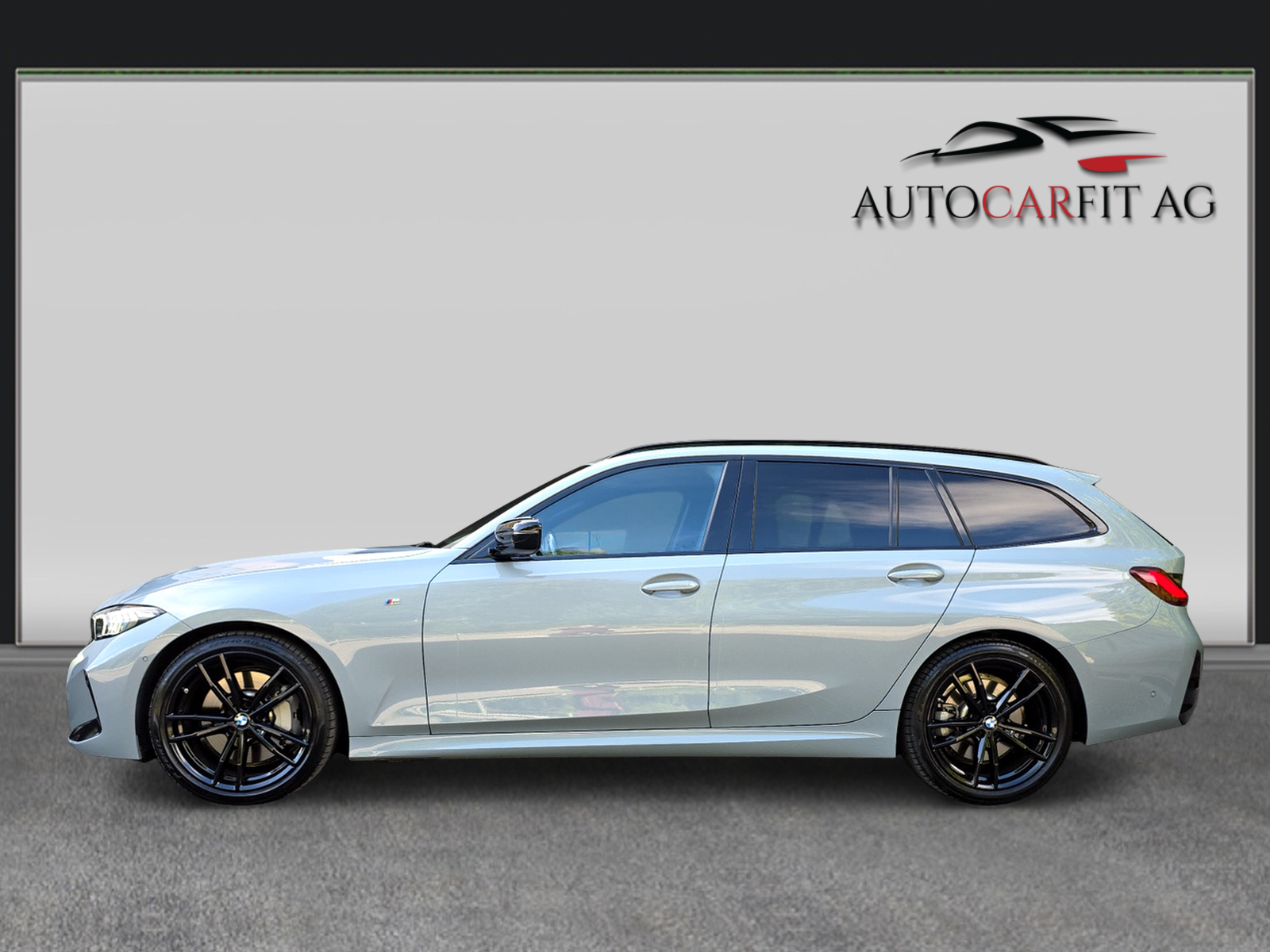 BMW 330i Touring xDrive Steptronic M Sport-showroom-element-2