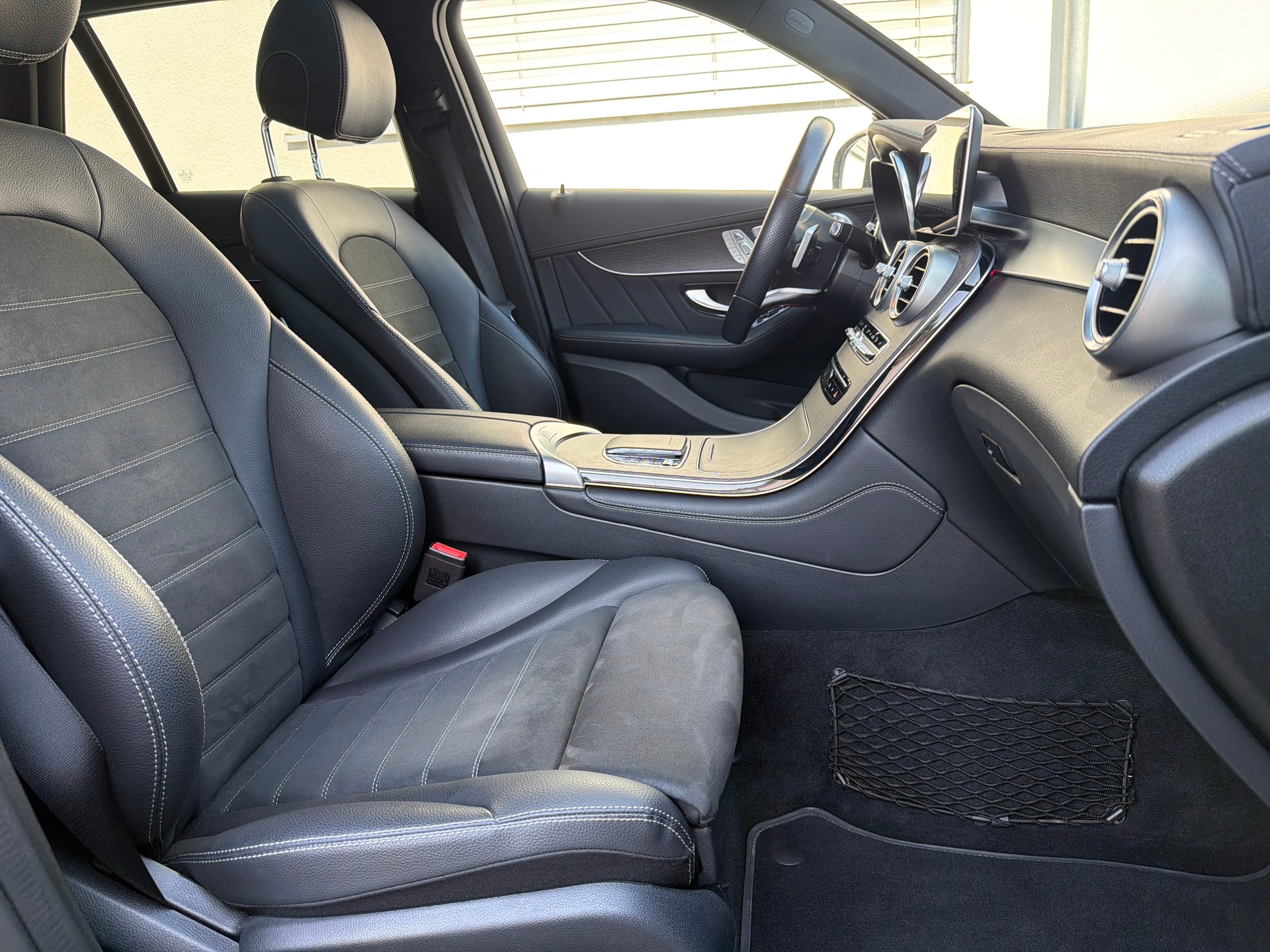 MERCEDES-BENZ GLC 300 d AMG Line 4Matic 9G-Tronic-image-16
