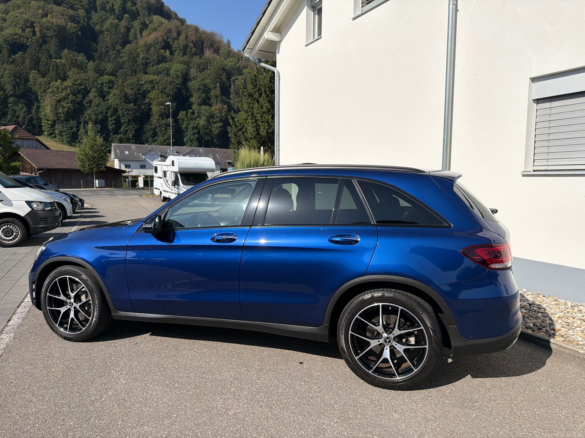 MERCEDES-BENZ GLC 300 d AMG Line 4Matic 9G-Tronic-image-13