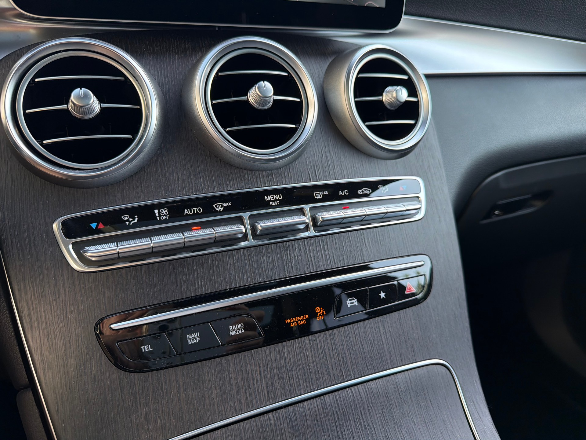 MERCEDES-BENZ GLC 300 d AMG Line 4Matic 9G-Tronic-image-27