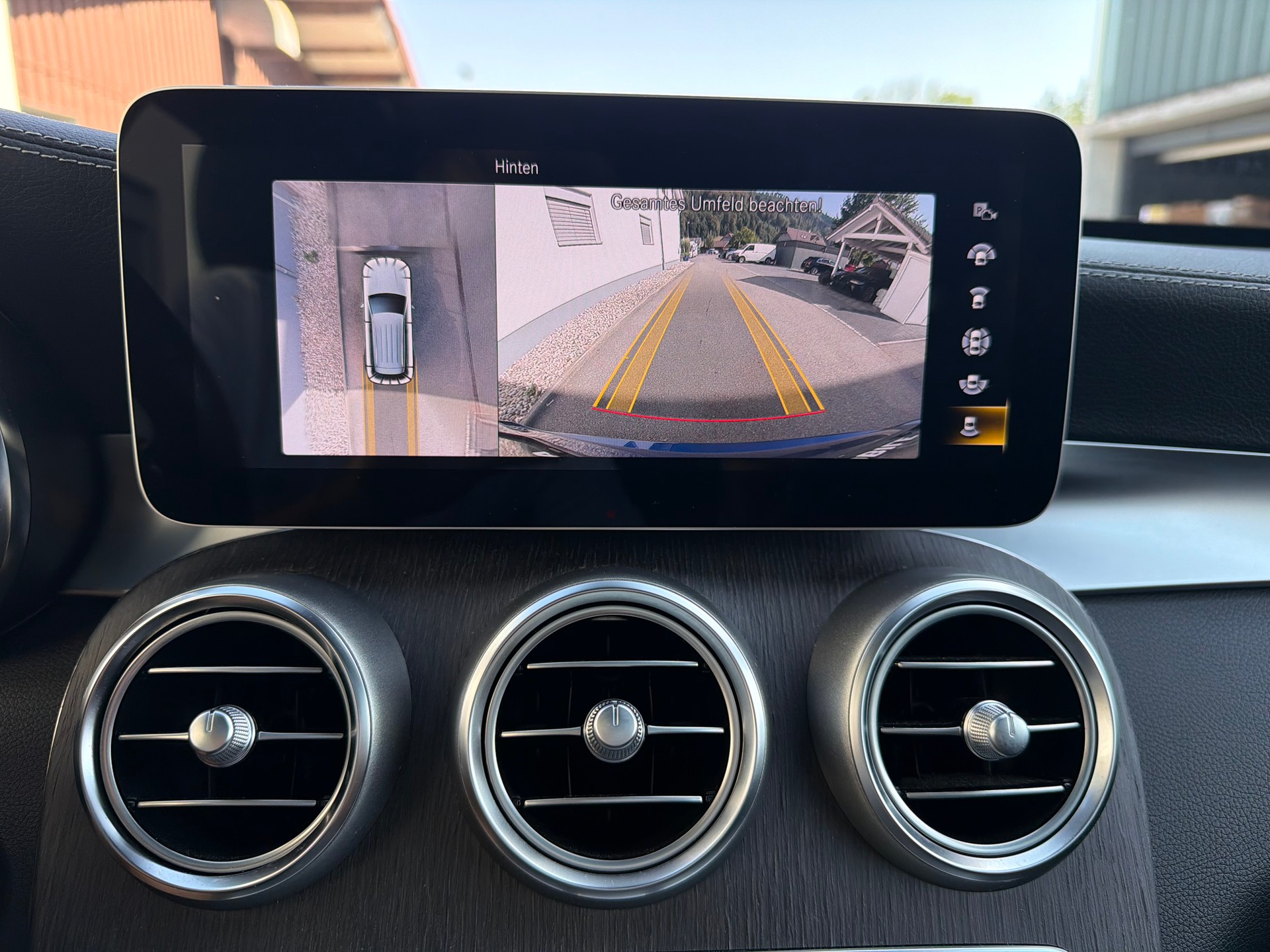 MERCEDES-BENZ GLC 300 d AMG Line 4Matic 9G-Tronic-image-23