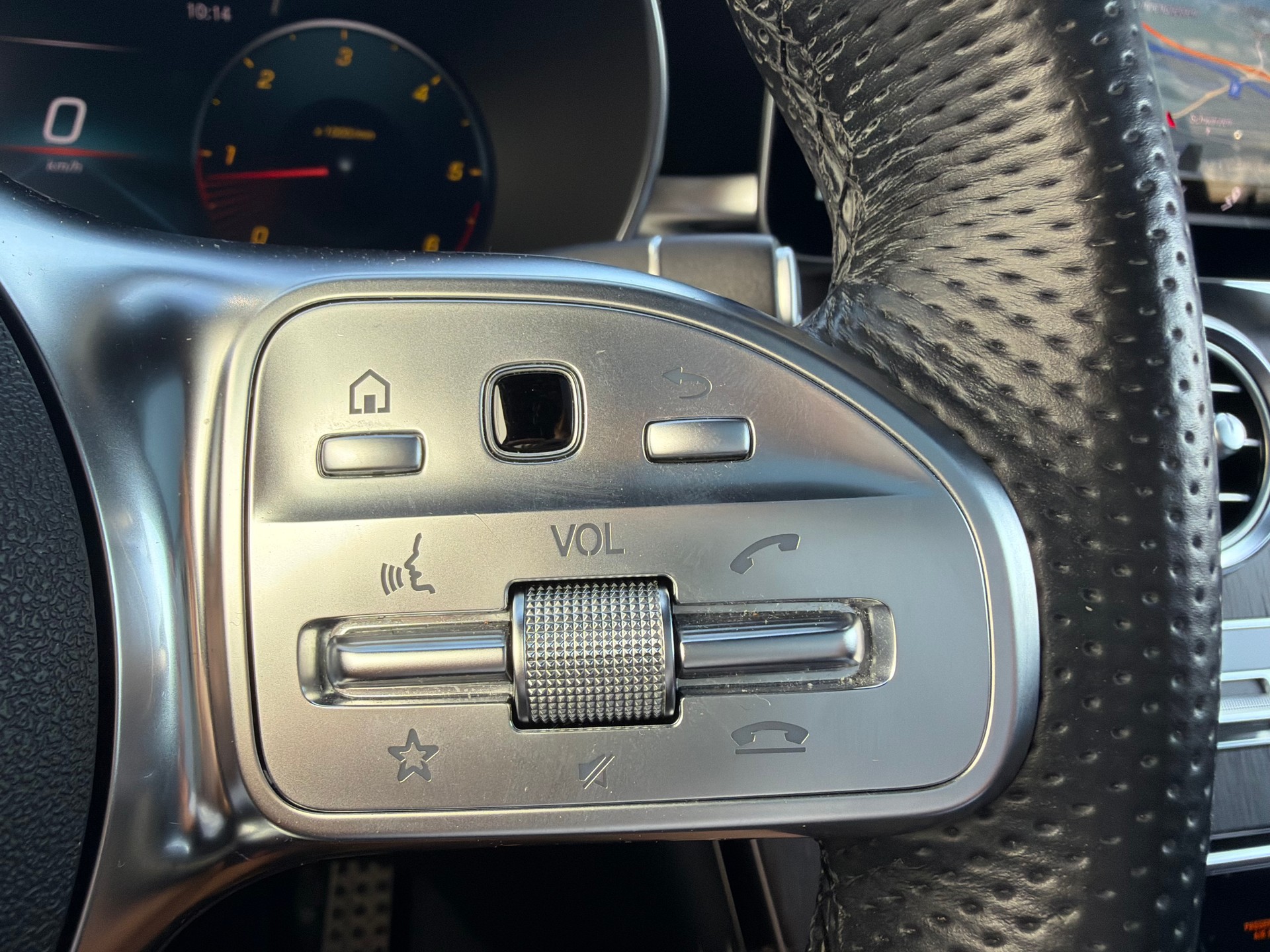 MERCEDES-BENZ GLC 300 d AMG Line 4Matic 9G-Tronic-image-21