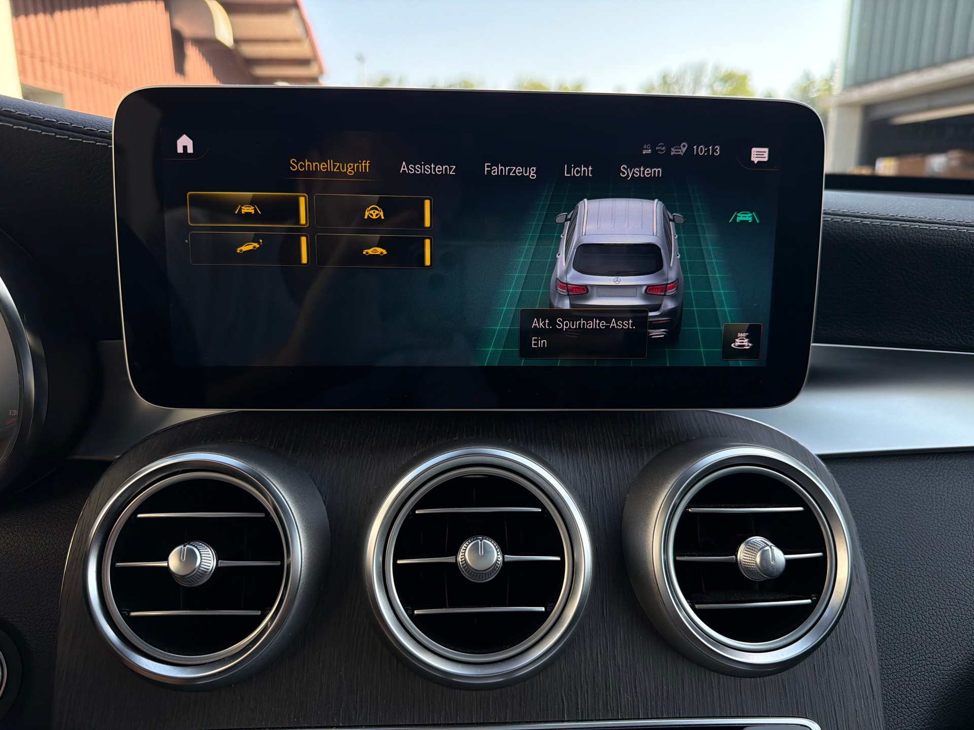 MERCEDES-BENZ GLC 300 d AMG Line 4Matic 9G-Tronic-image-24
