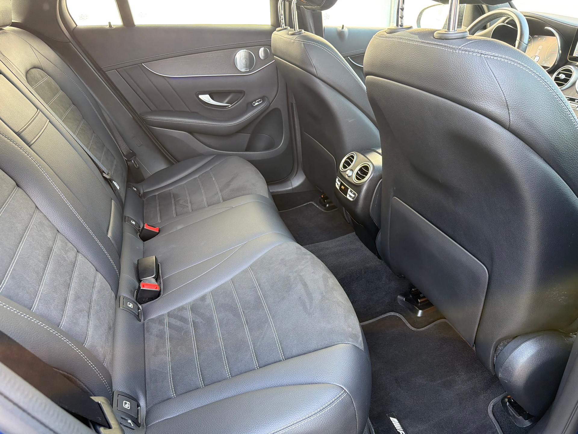 MERCEDES-BENZ GLC 300 d AMG Line 4Matic 9G-Tronic-image-17