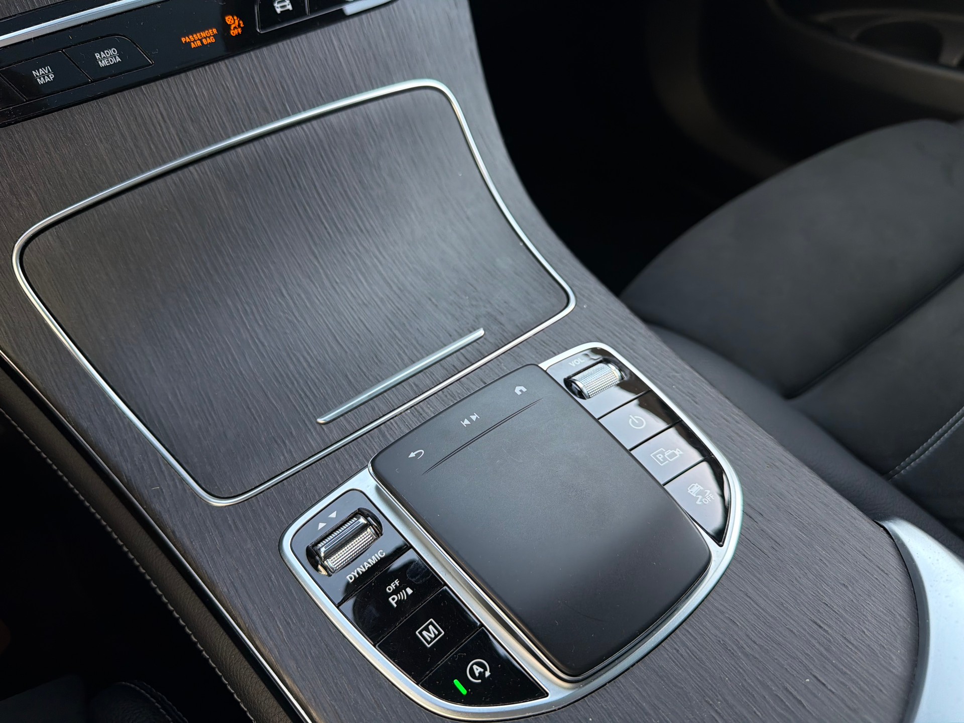 MERCEDES-BENZ GLC 300 d AMG Line 4Matic 9G-Tronic-image-28