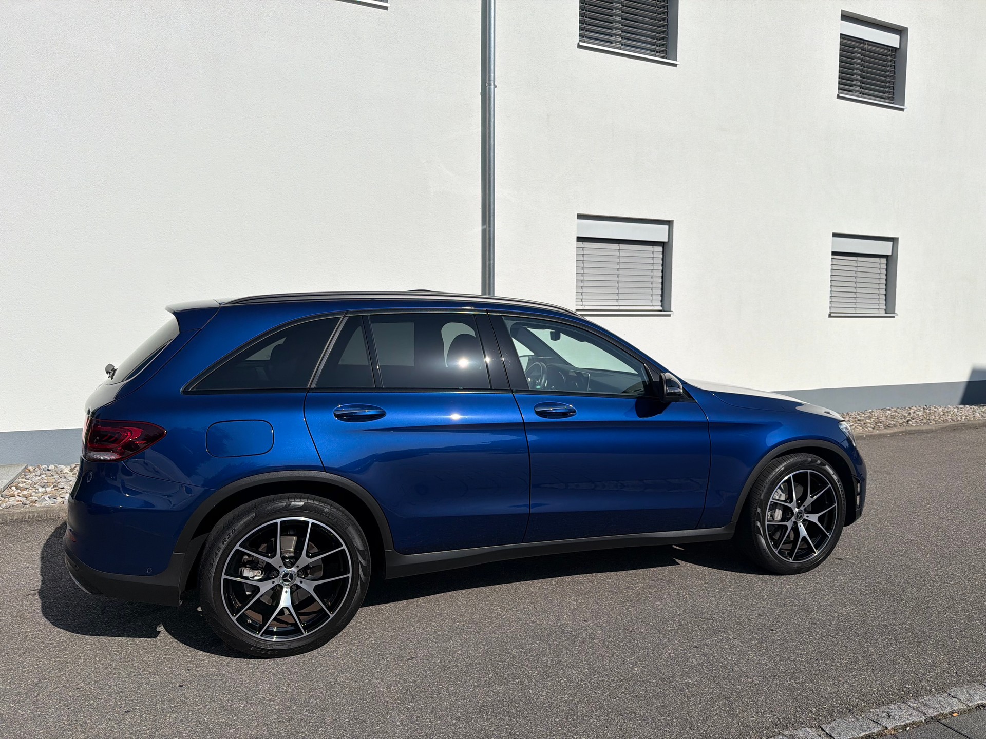 MERCEDES-BENZ GLC 300 d AMG Line 4Matic 9G-Tronic-image-4