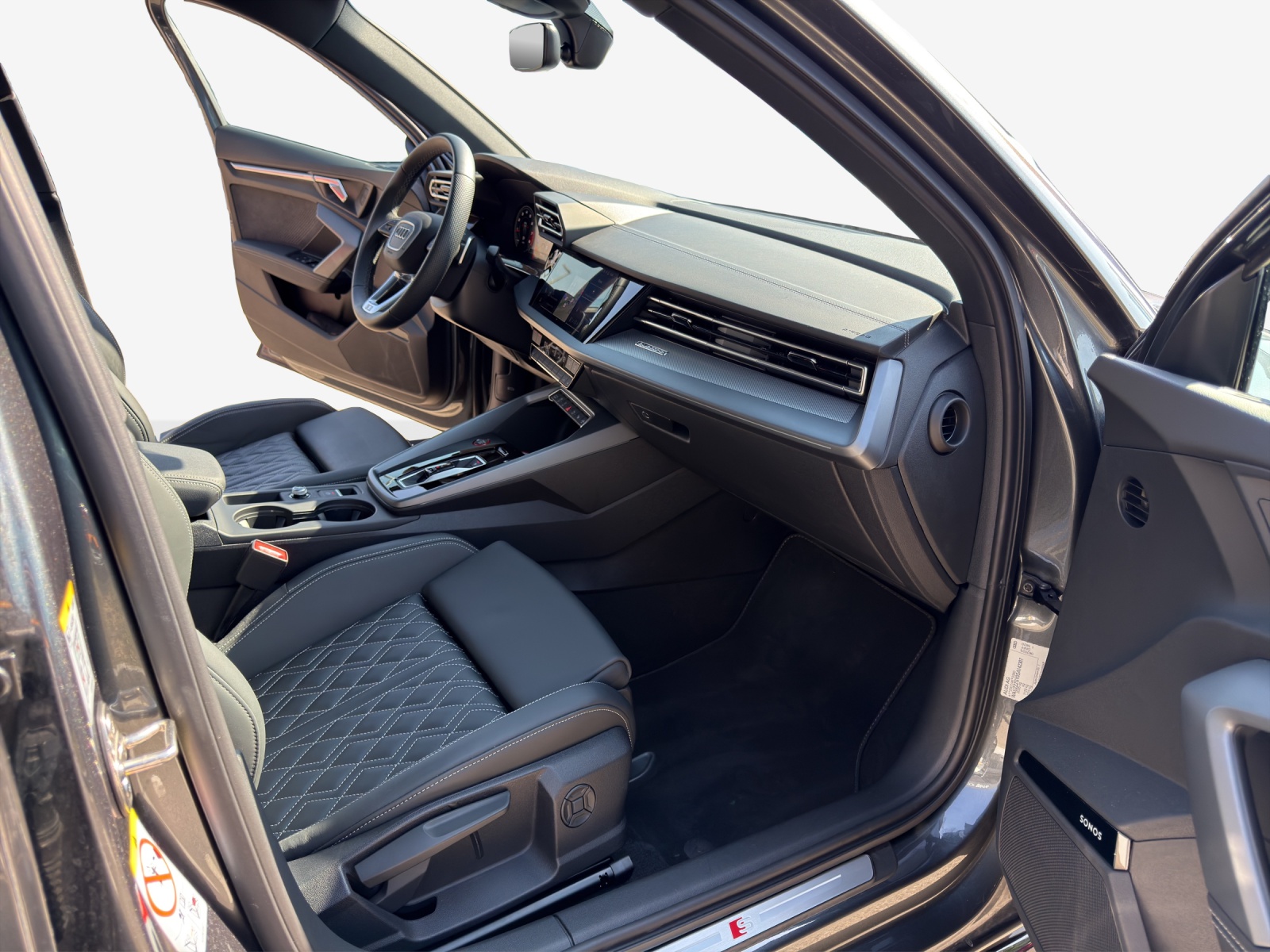 AUDI S3 Sportback TFSI quattro S-tronic-image-14