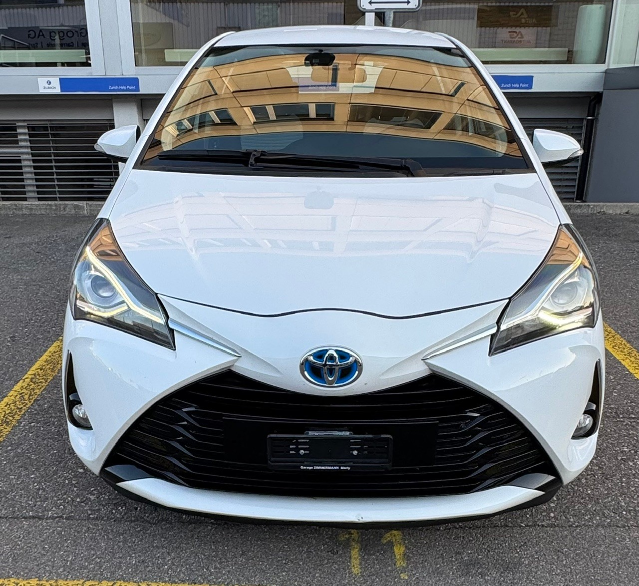 TOYOTA Yaris 1.5 VVT-i Hybrid Style e-CVT-showroom-element-1