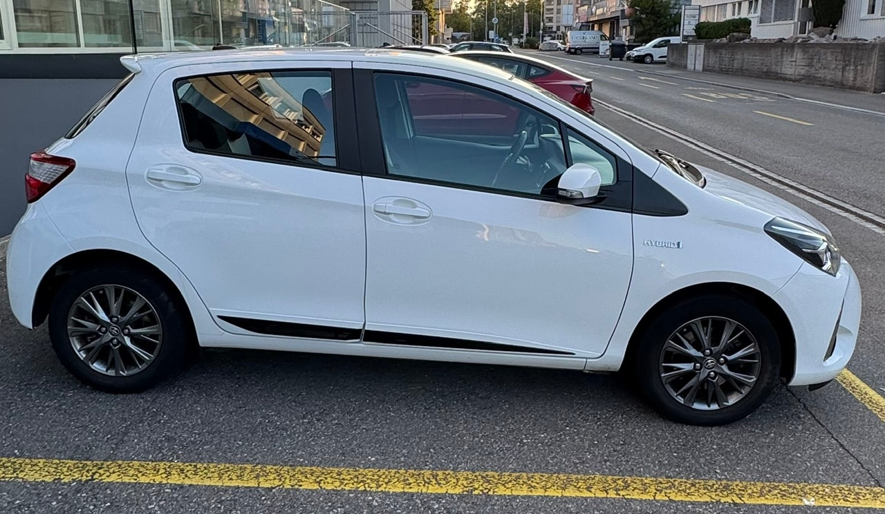 TOYOTA Yaris 1.5 VVT-i Hybrid Style e-CVT-showroom-element-3