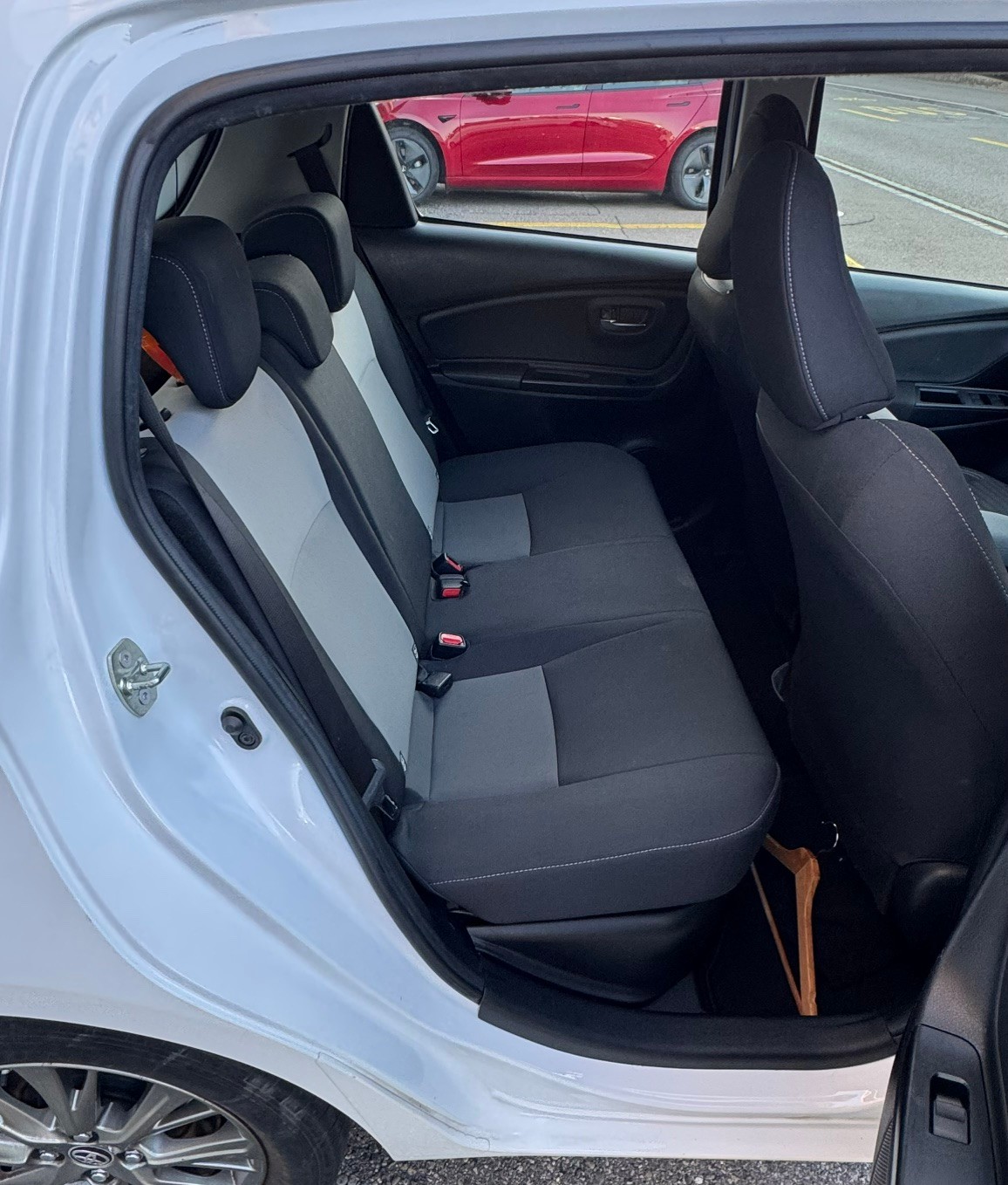 TOYOTA Yaris 1.5 VVT-i Hybrid Style e-CVT-image-9
