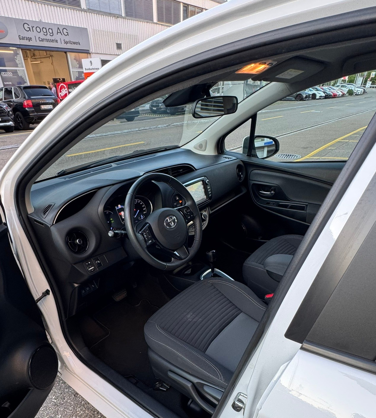 TOYOTA Yaris 1.5 VVT-i Hybrid Style e-CVT-image-12