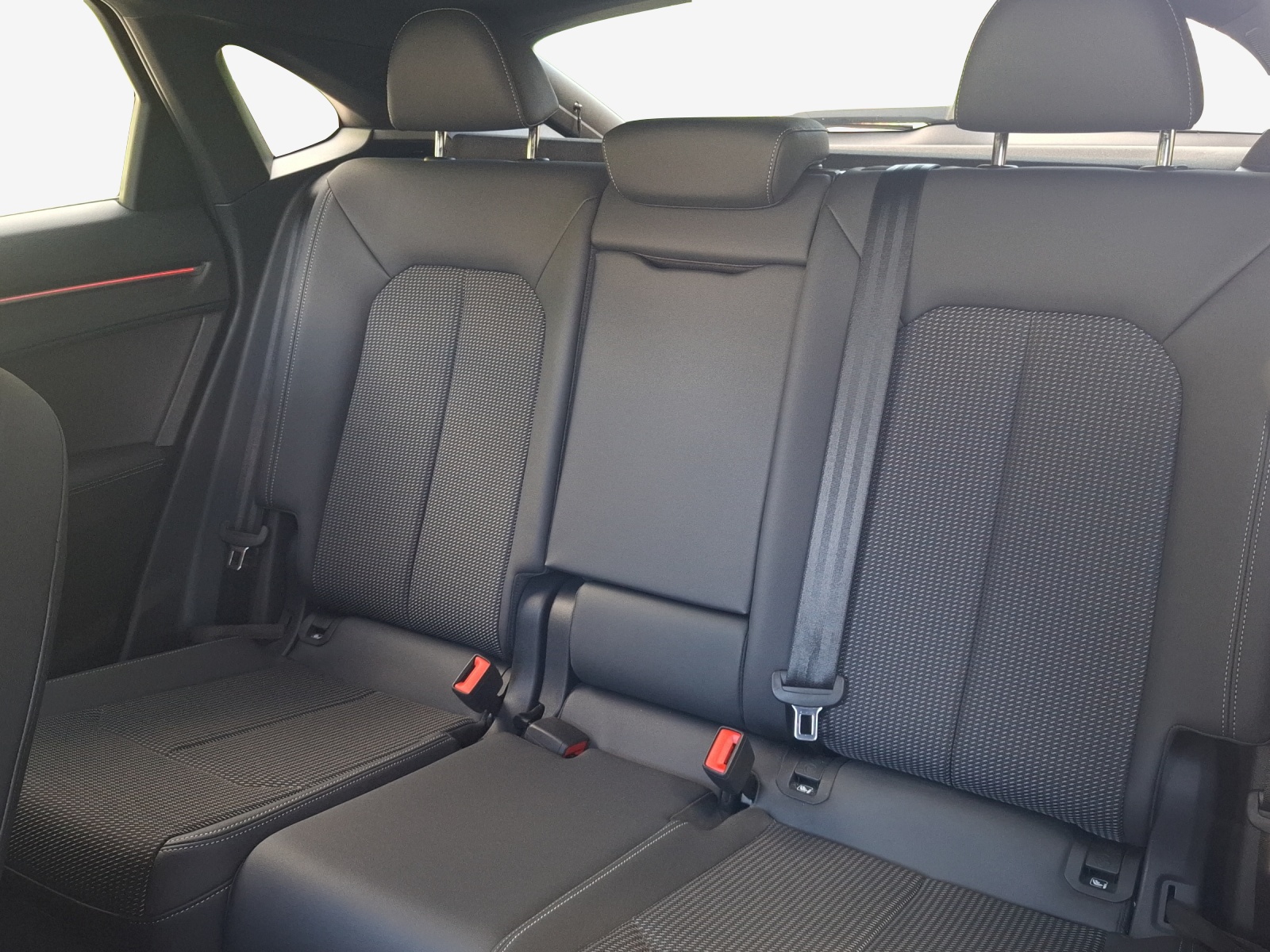 AUDI Q3 Sportback 35 TDI quattro S-tronic-image-11