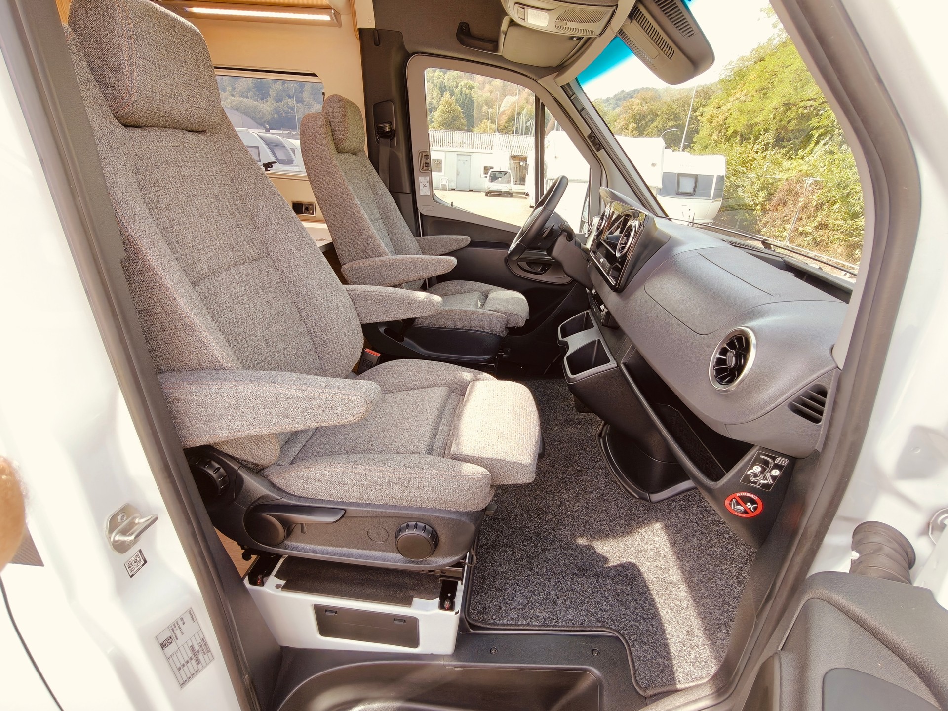 HYMER Grand Canyon S 600 -- Automat -- Neuwertig-image-9