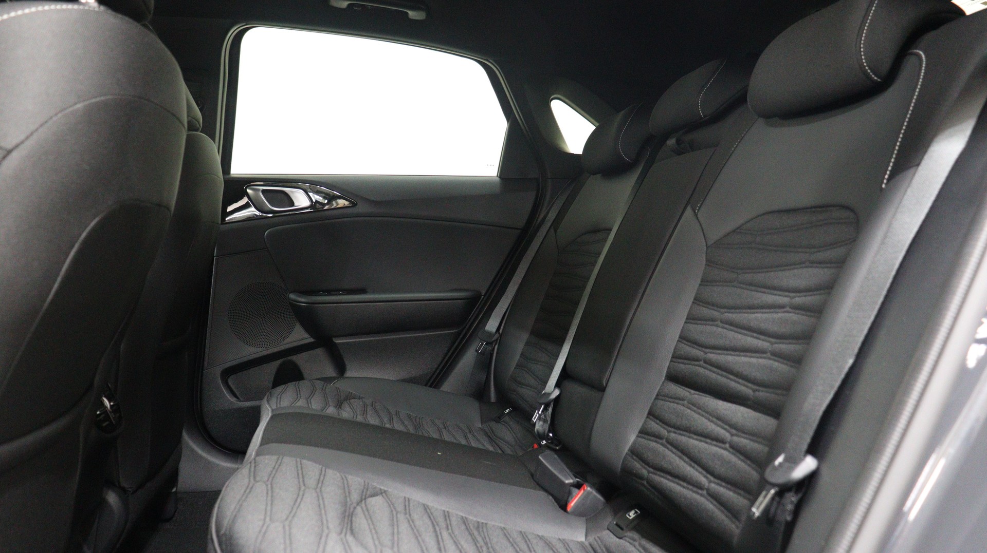 KIA Ceed 1.5 T-GDi MHEV GT-Line-showroom-element-3