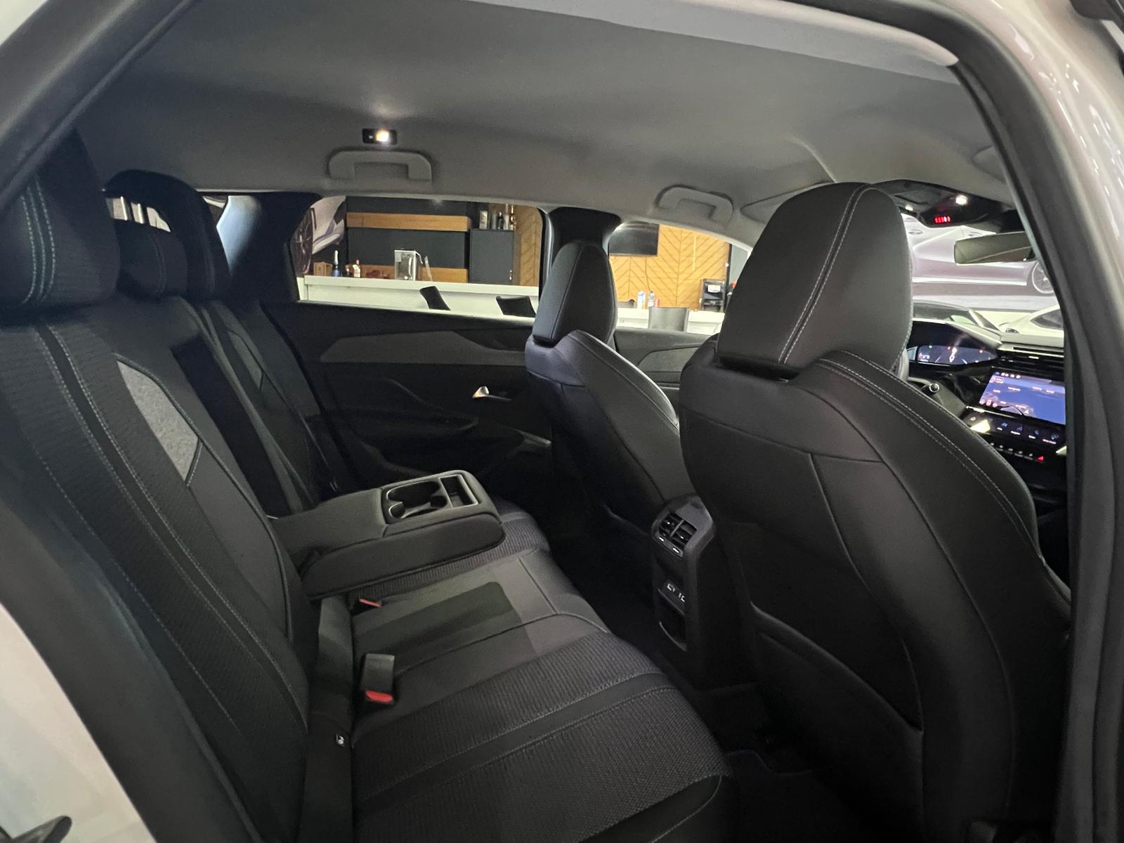 PEUGEOT 308 SW 1.5 BlueHDI Allure Pack EAT8 White Edition-image-15