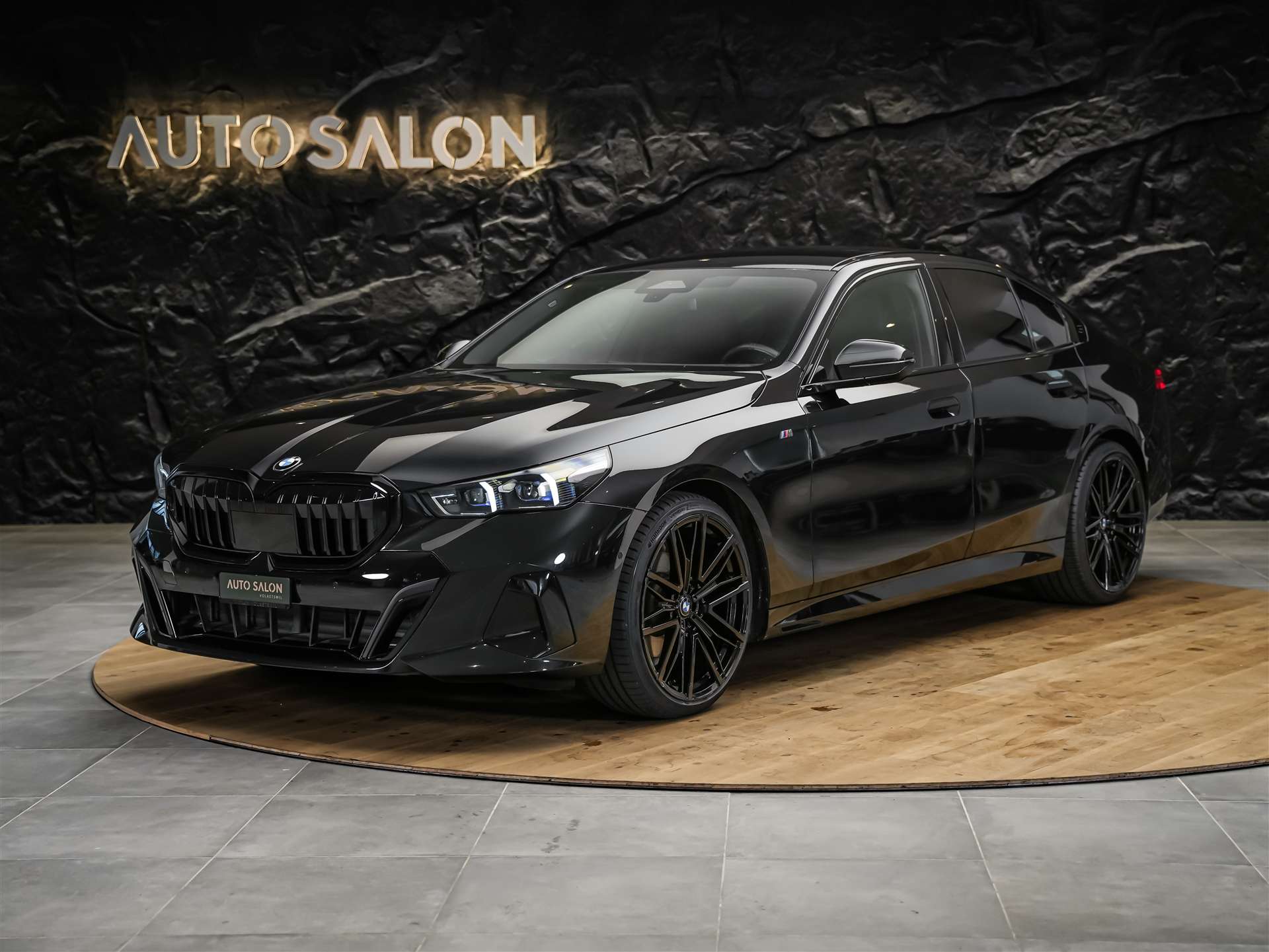 BMW 520i M Sport Steptronic *ALL BLACK*21" Felgen*Werksgarantie*-showroom-element-1