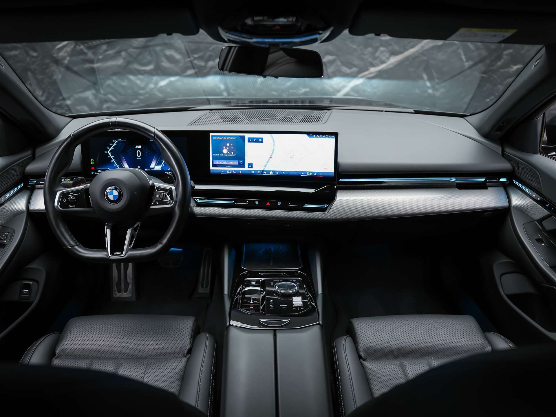 BMW 520i M Sport Steptronic *ALL BLACK*21" Felgen*Werksgarantie*-image-18