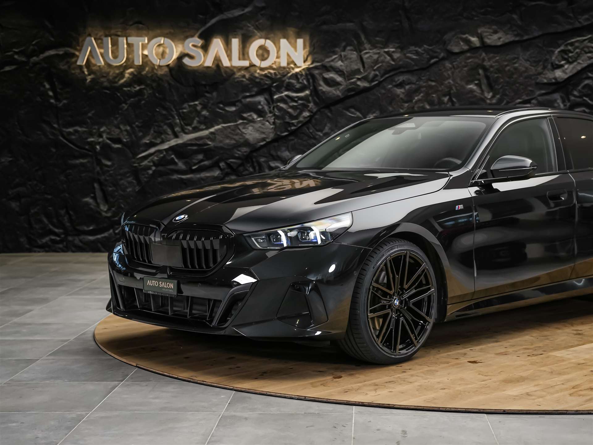 BMW 520i M Sport Steptronic *ALL BLACK*21" Felgen*Werksgarantie*-image-14